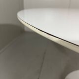 Knoll International Tulip dining table by Eero Saarinen