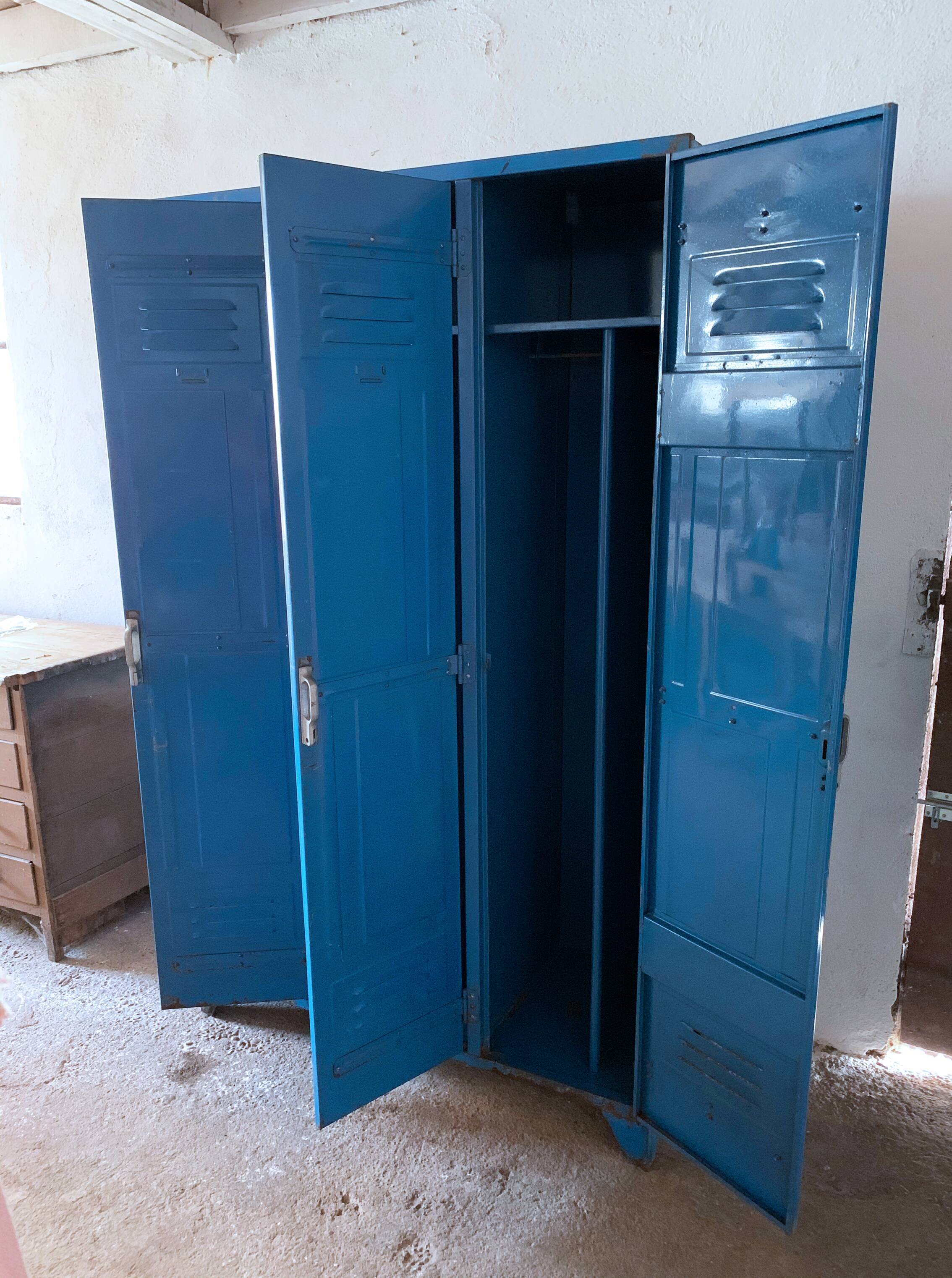 Industrial metal cloakroom