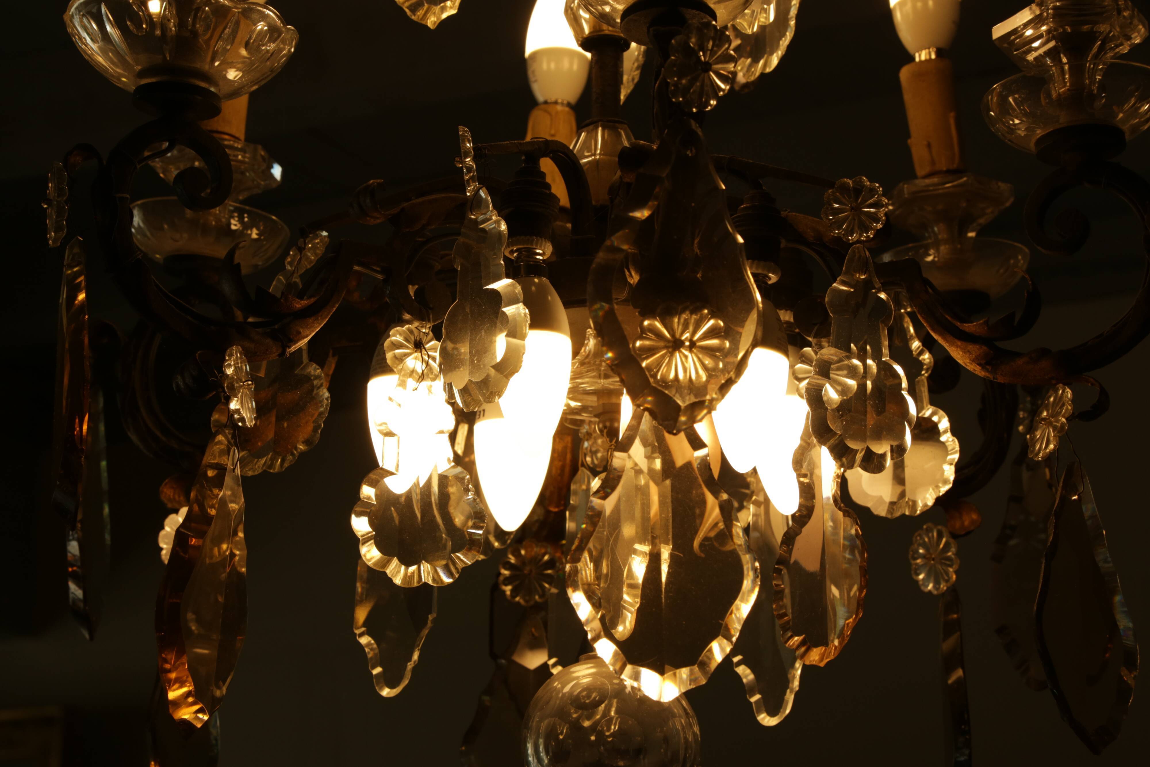 Chandelier hanging from the eighteenth century, Crystal white and amber, bronze and gilded wrought iron