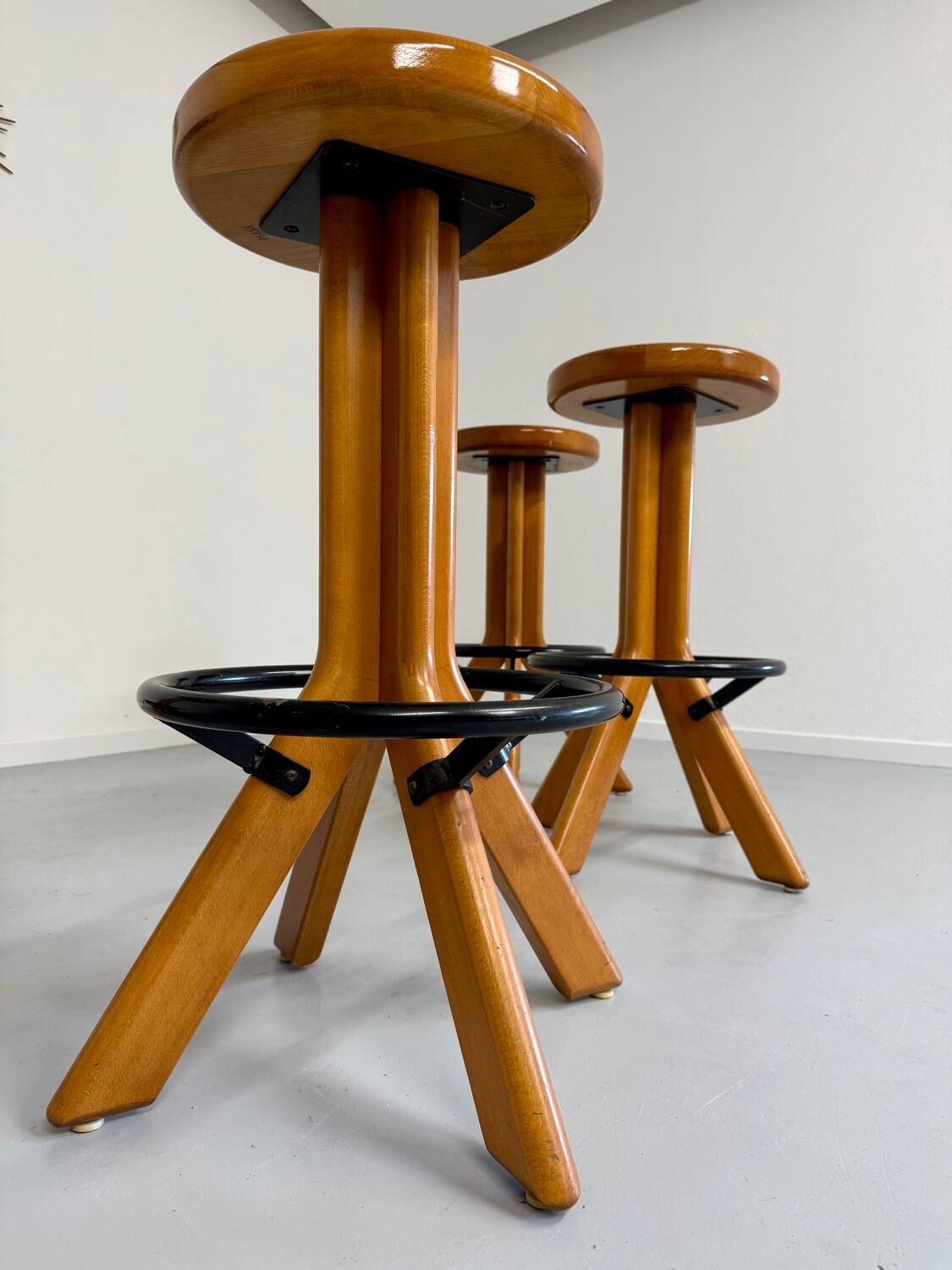 Set of 4 solid elm wood bar stools, vintage 70s design