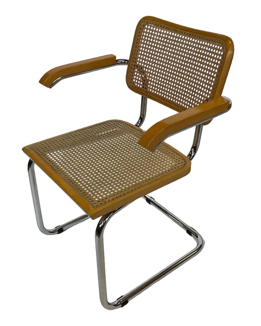Cesca chair B64 with armrests by Marcel Breuer Design
