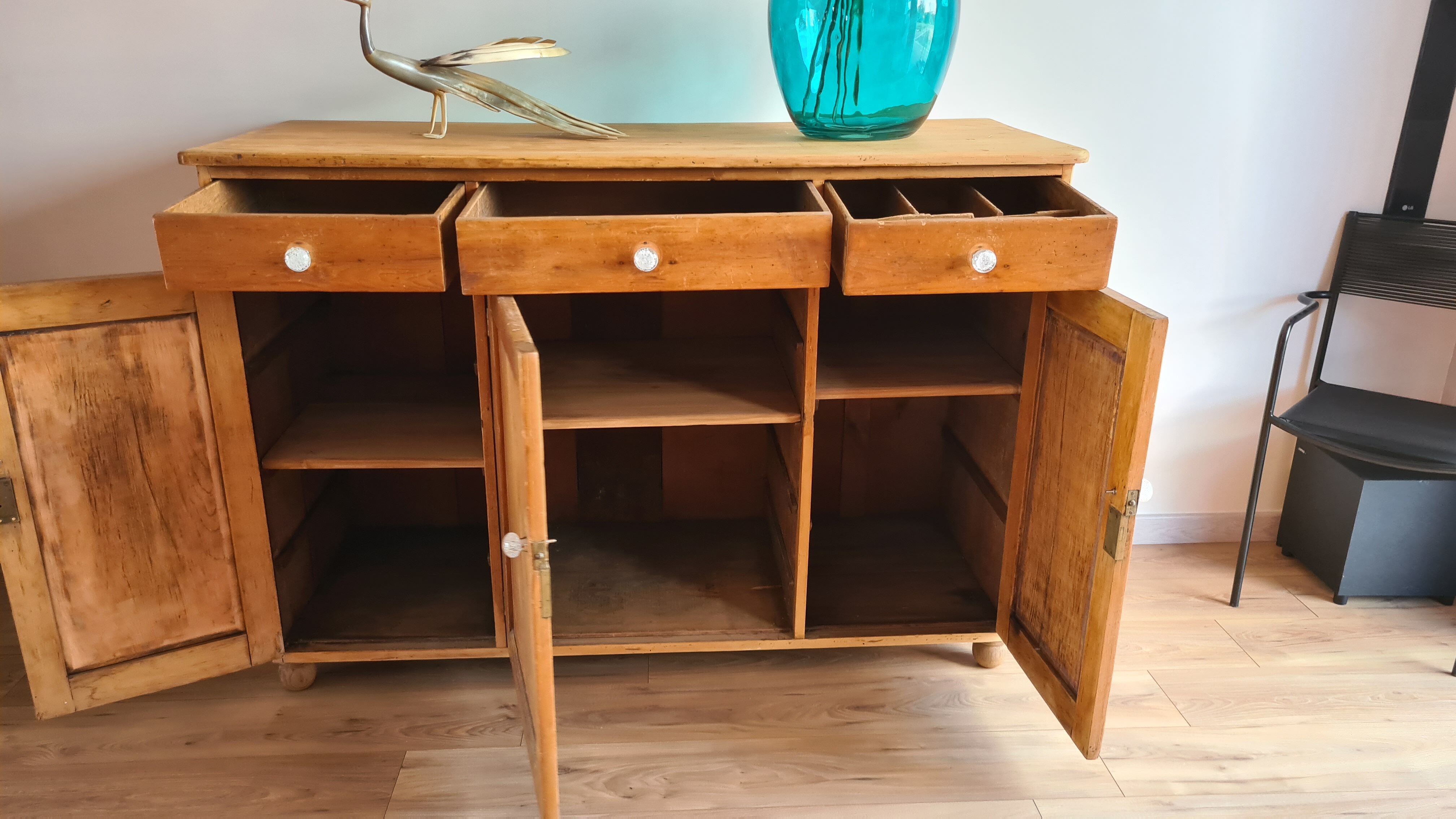 English buffet in pine of the nineteenth century