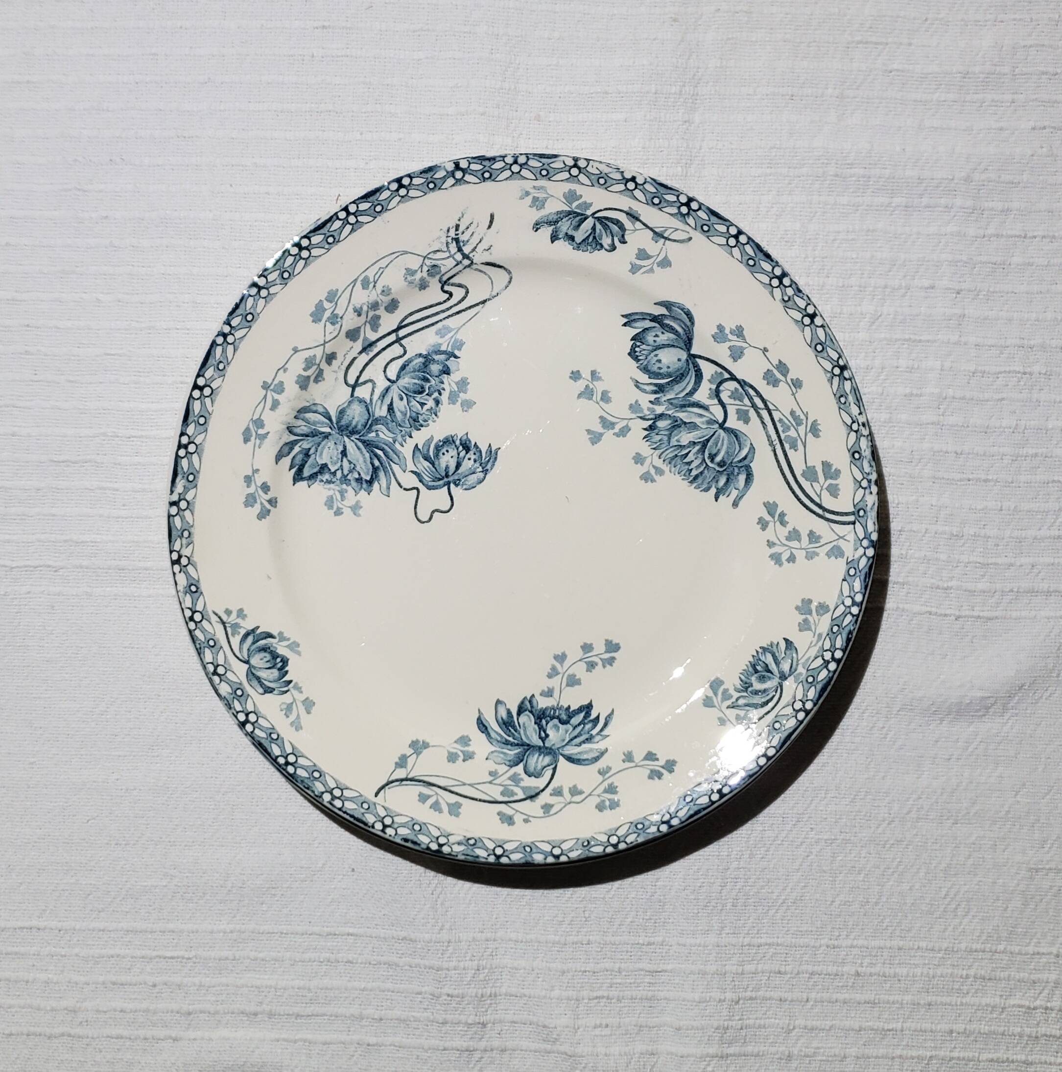 Lot de 4 assiettes plates de la faïencerie de Sarreguemines modèle Royat