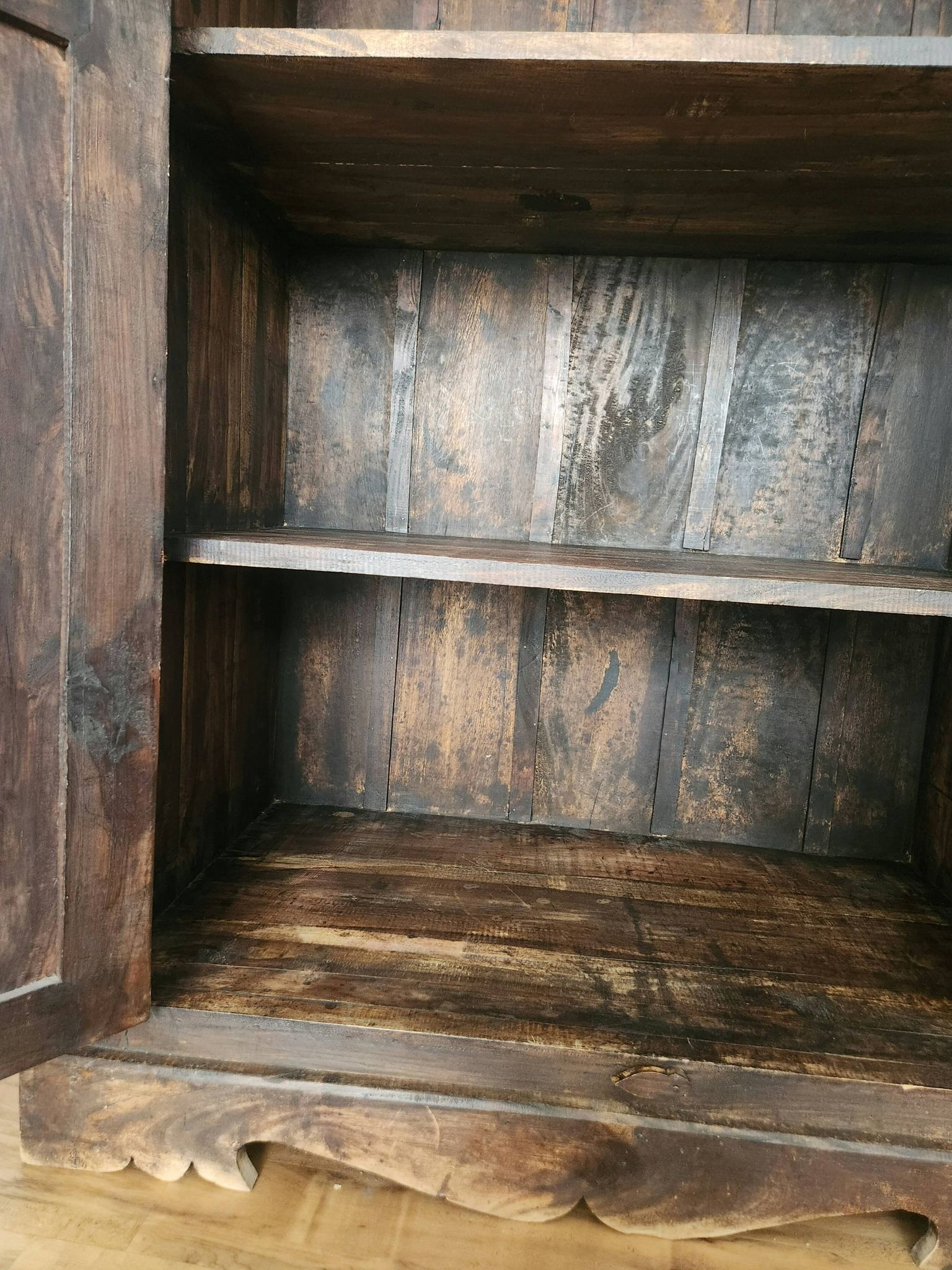 Massiv antik kolonial Schrank geschnitzt Holz Türen Gusseisen Gitter, Bali