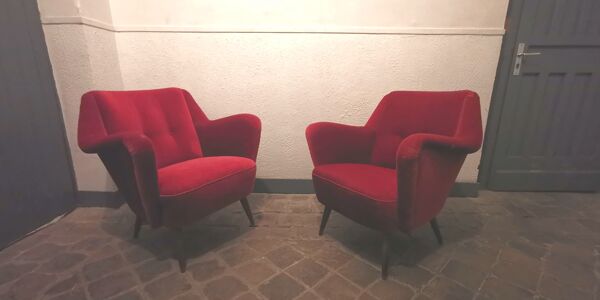 Paire de fauteuils organique des années 50 velours rouge