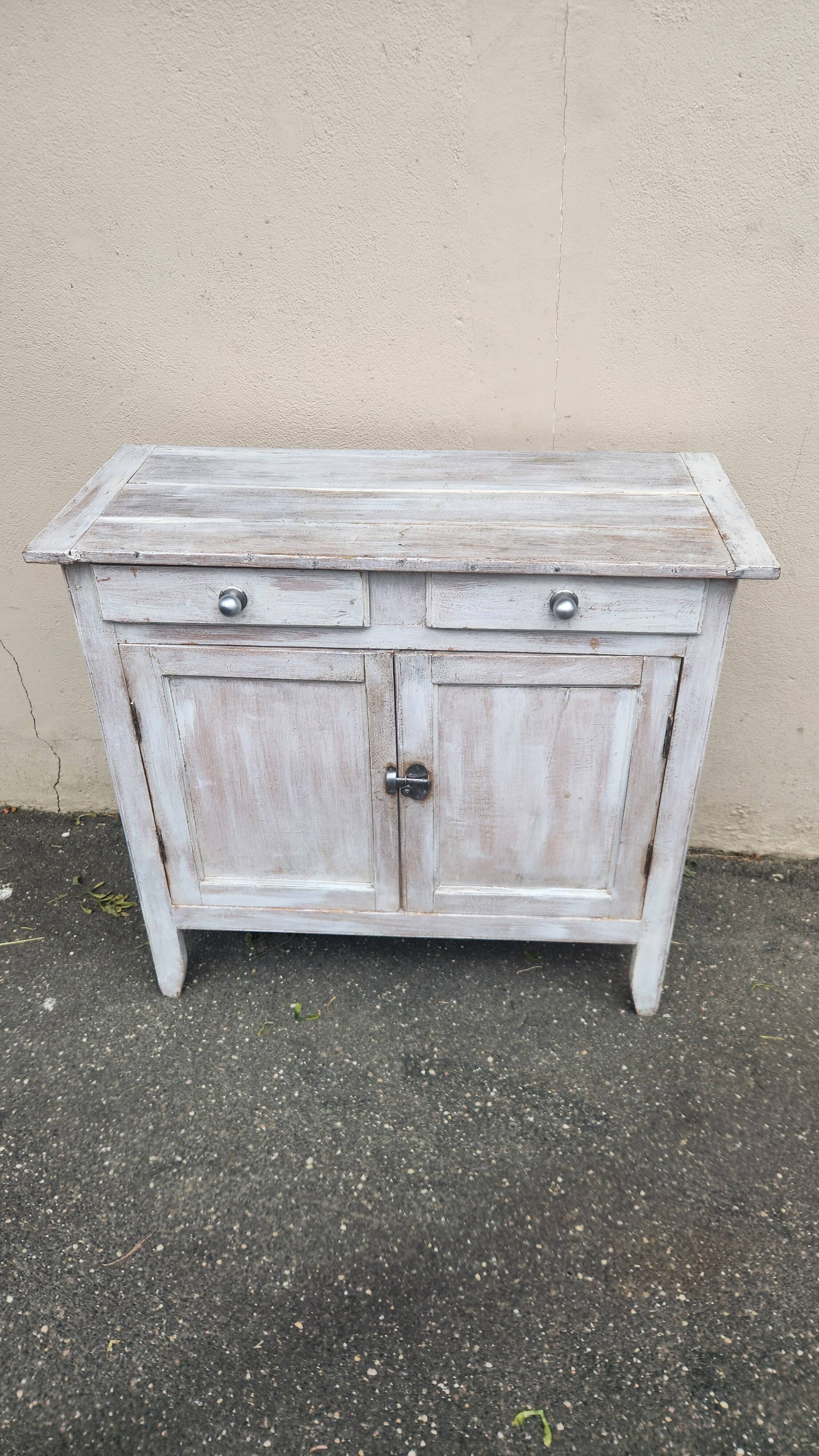 Beautiful Parisian buffet from the 1960s-1970s, sanded.