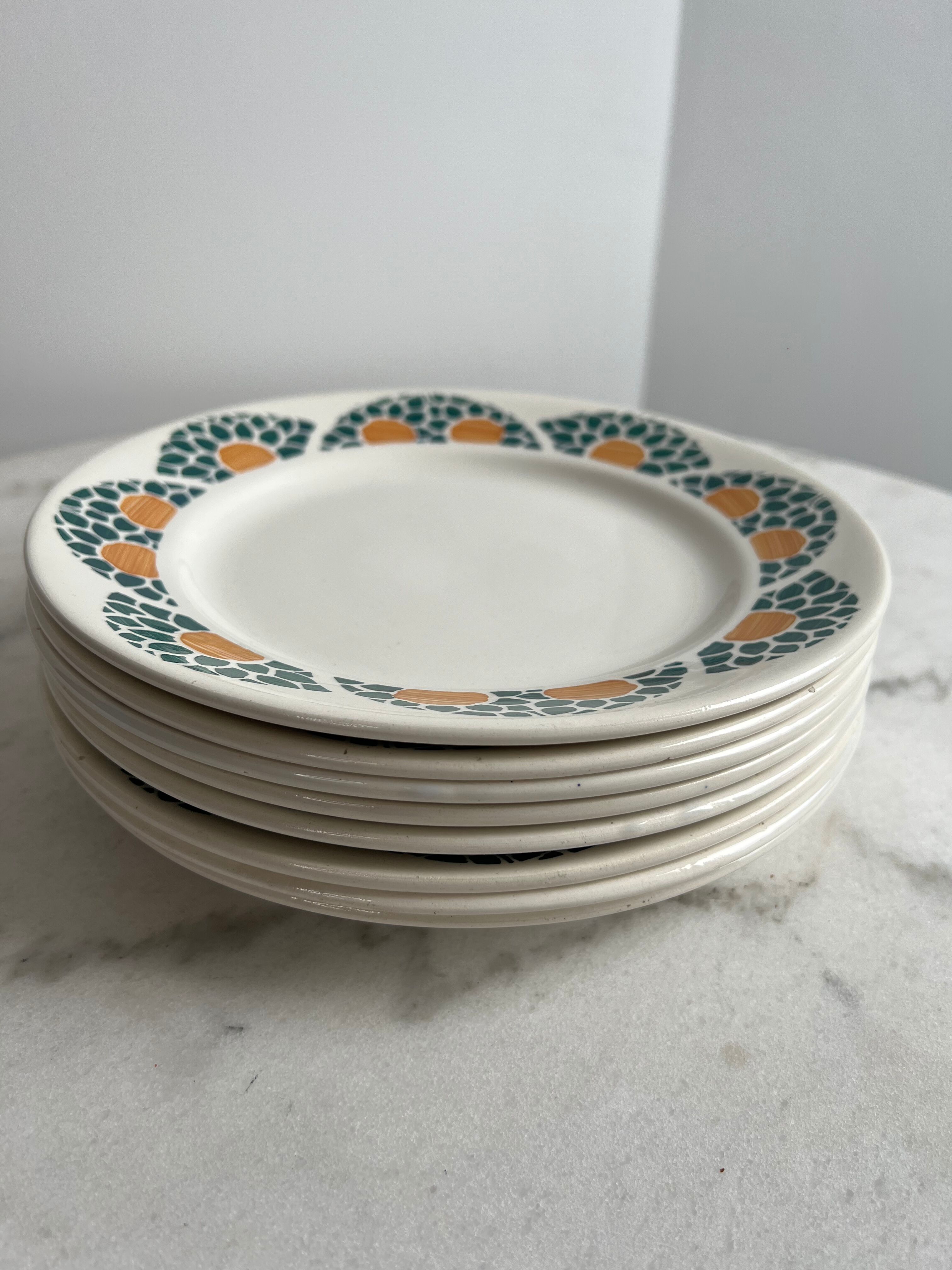 Lot 8 flat plates in excellent condition - New Givors