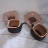 Duo of cups in glazed and matt sandstone. with saucers.
