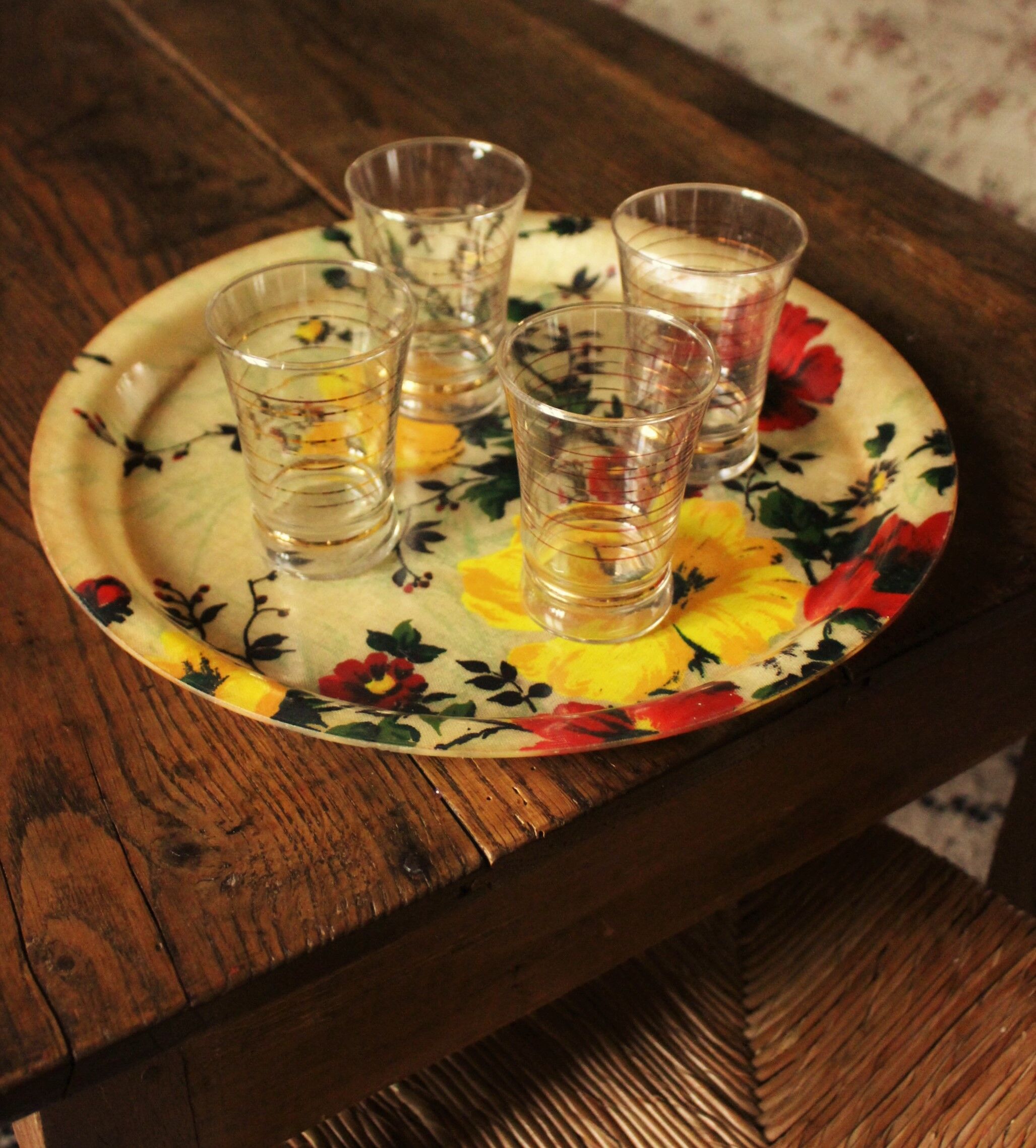 Round plastic top vintage flowers