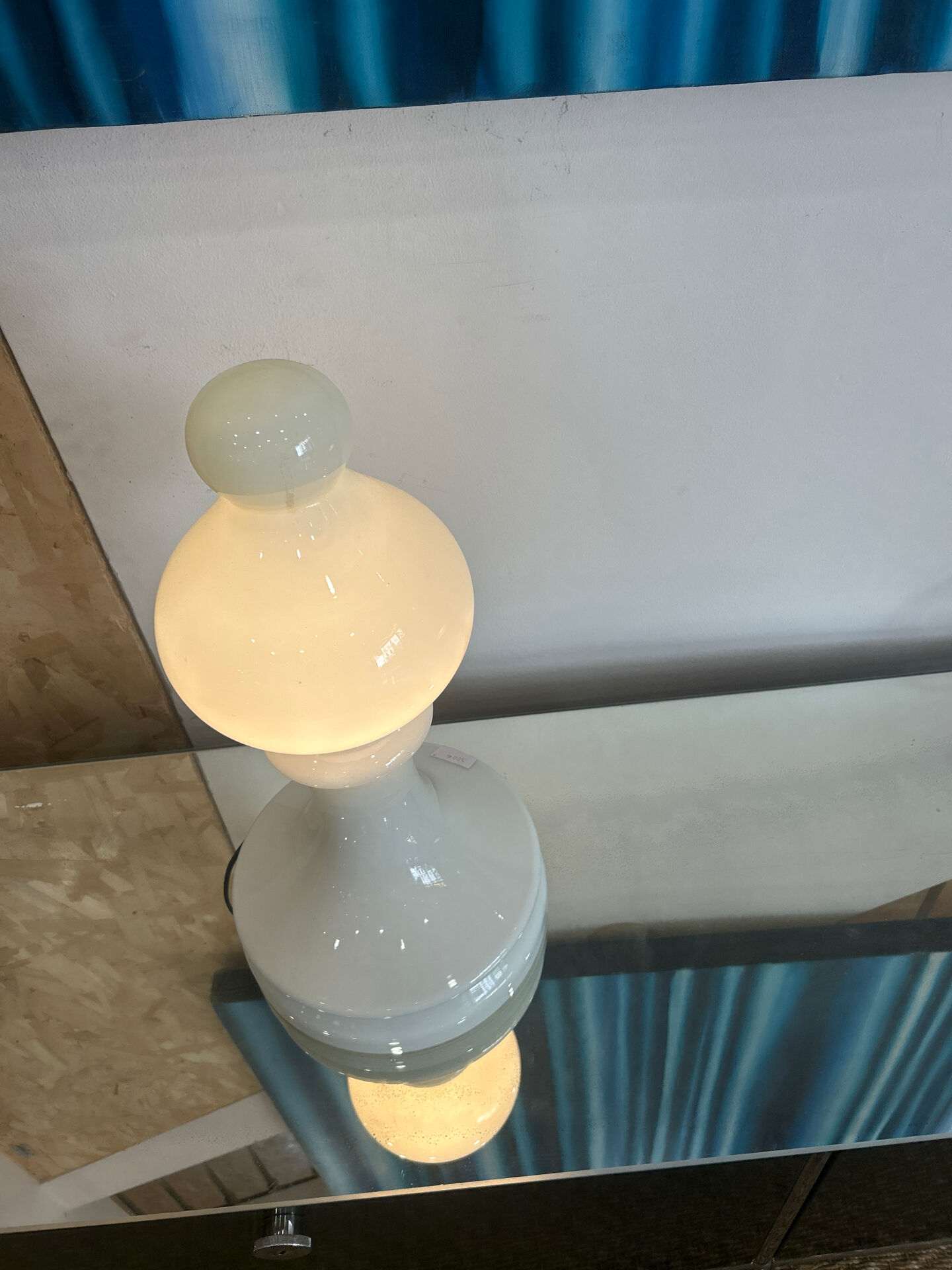 Lampe Opaline blanche forme de pion d’echec, Vintage