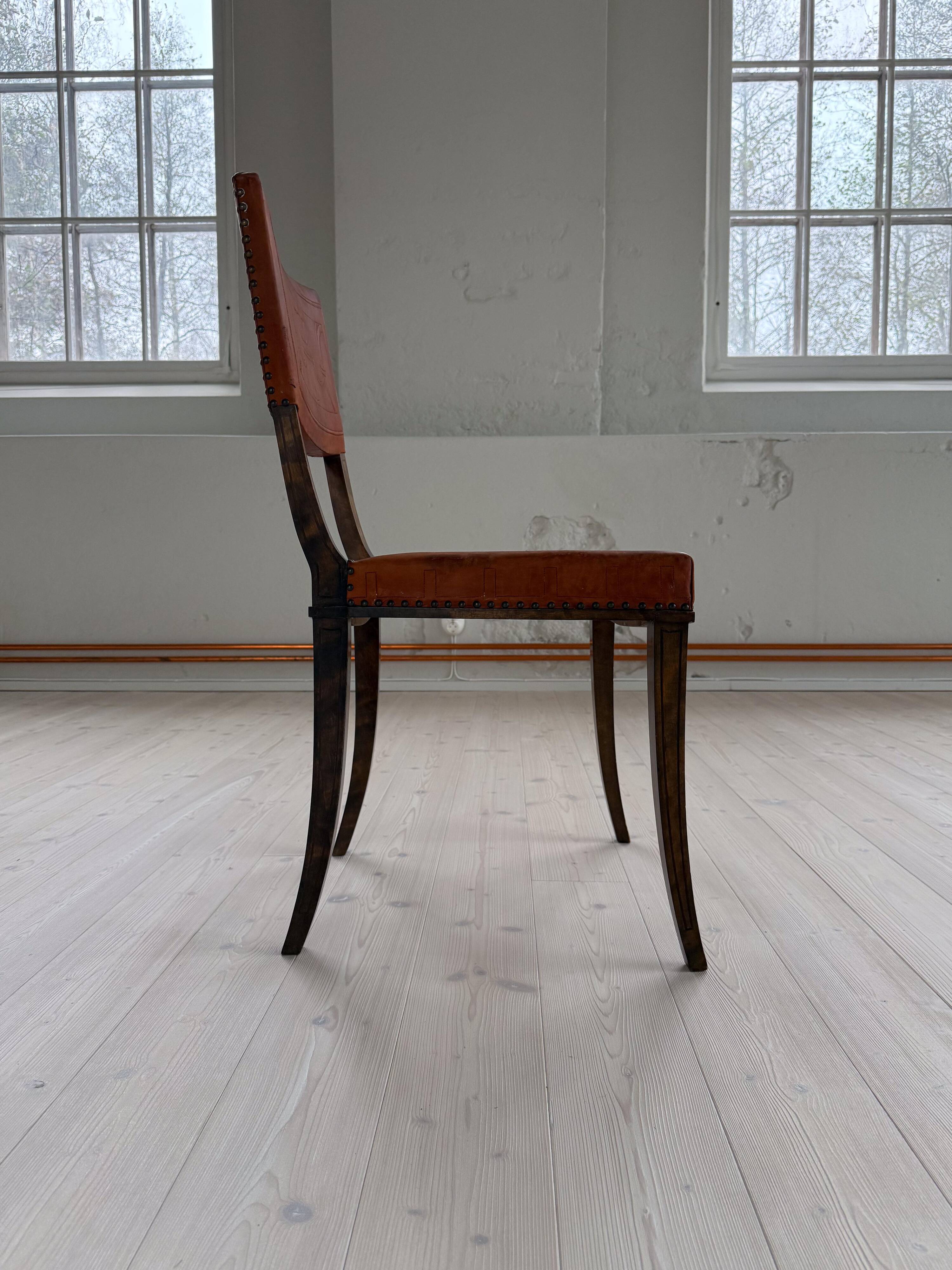 Chaise suédoise Art déco en pin et cuir Carl Bergsten 1929