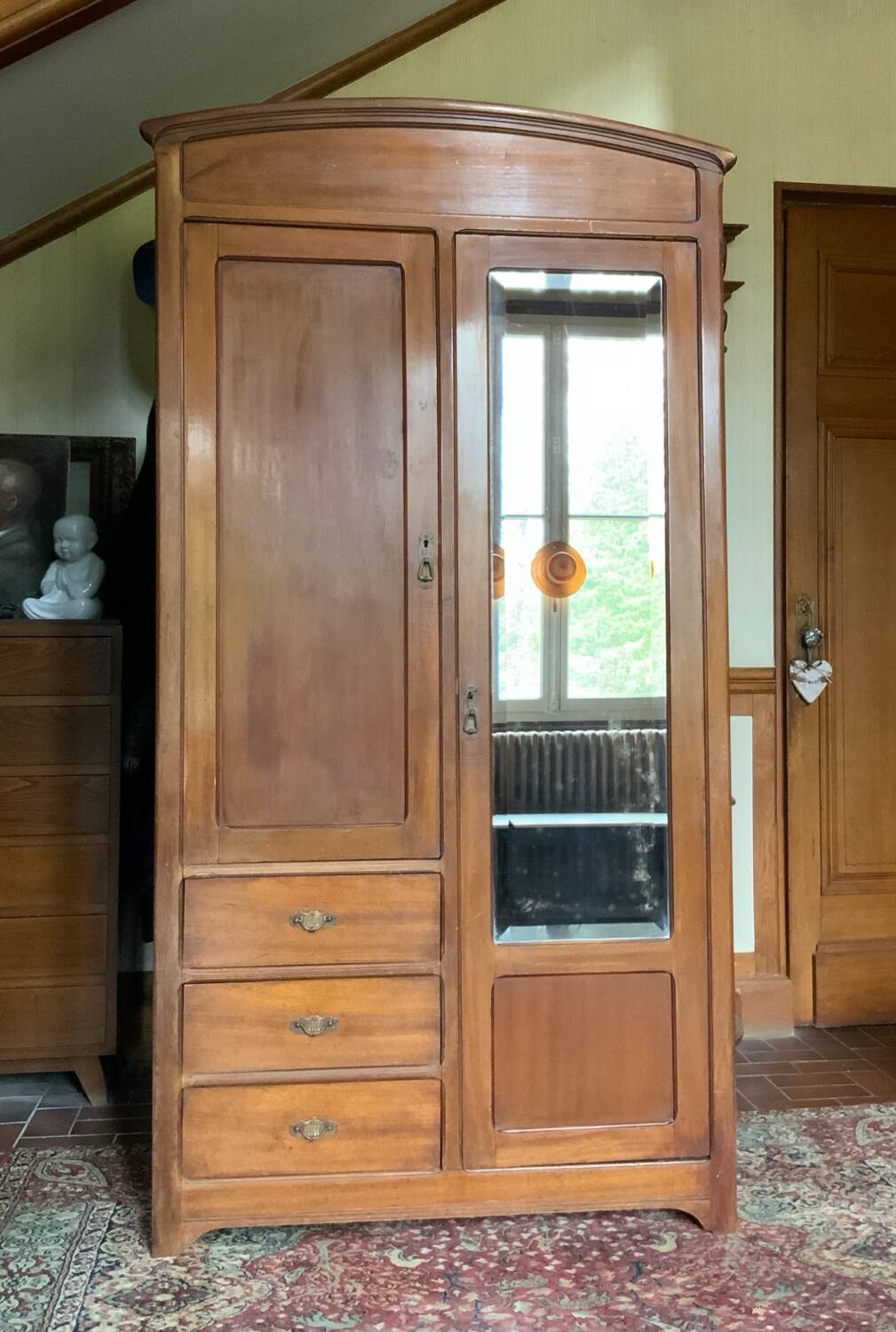 Parisian hotel wardrobe