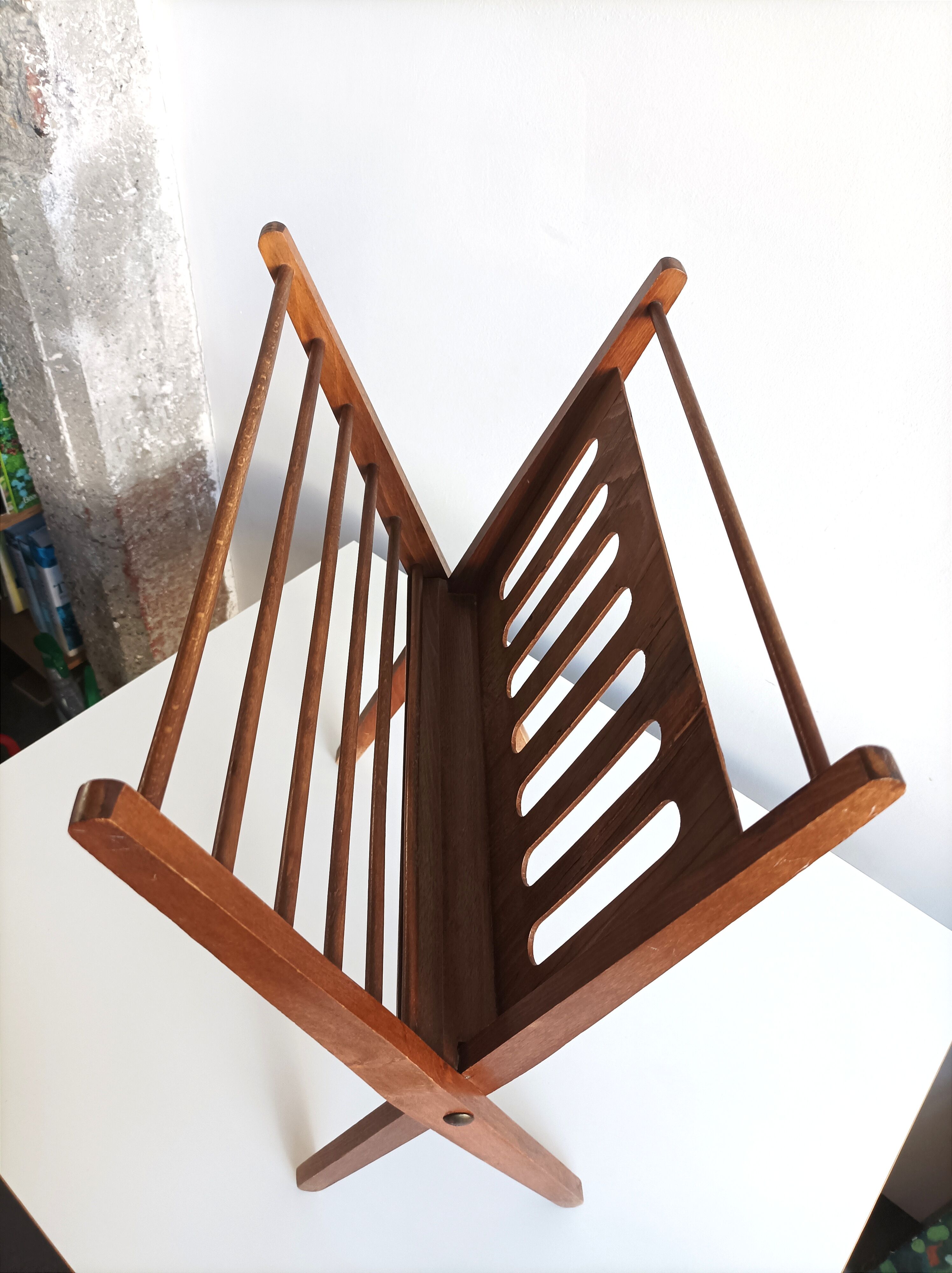 Design folding magazine rack by Cees Braakman