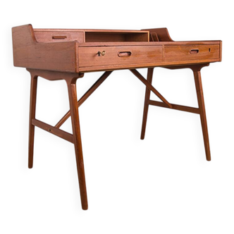 Bureau Danois en teck, modèle 56, par Arne Wahl Iversen/Vinde Mobelfabrik.