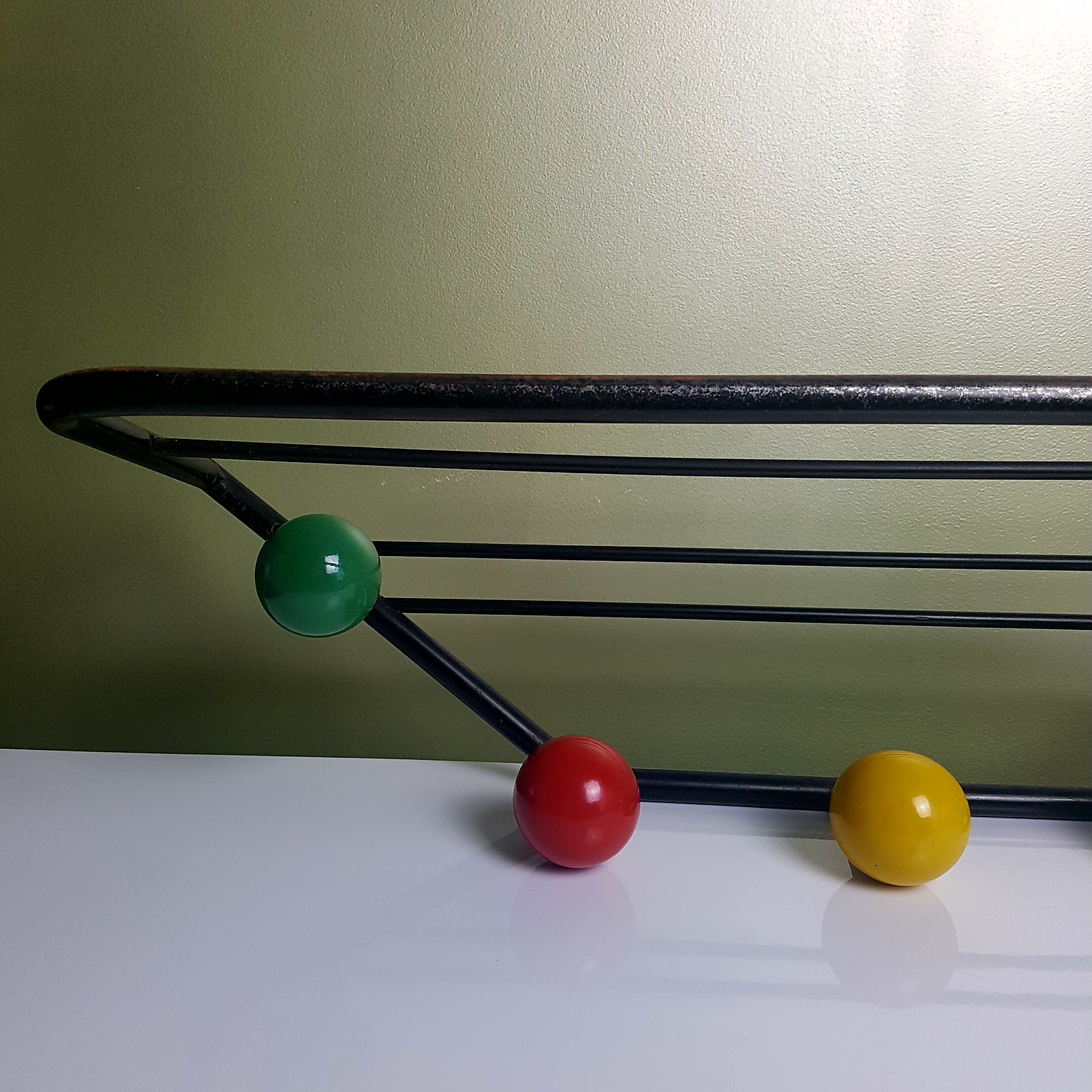 Cloakroom 5 coat hooks in colorful wood balls