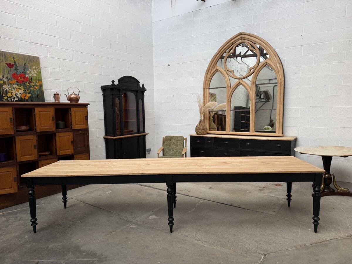 Large community table