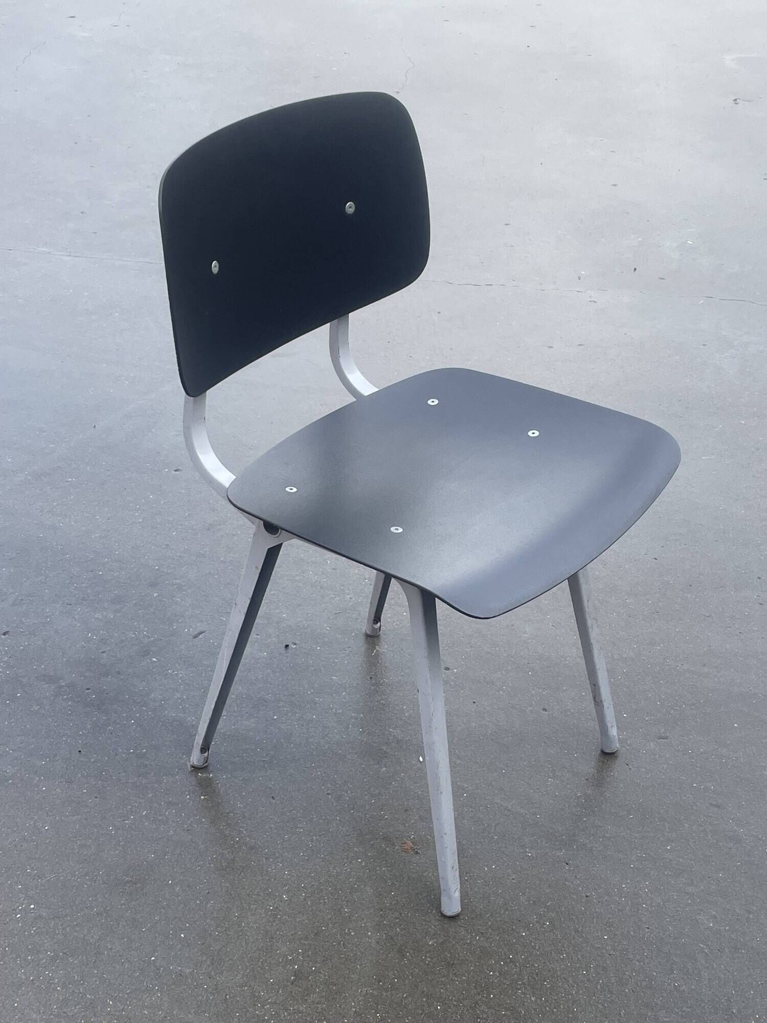 Chaise vintage Friso Kramer Revolt pour Ahrend de Cirkel 1960