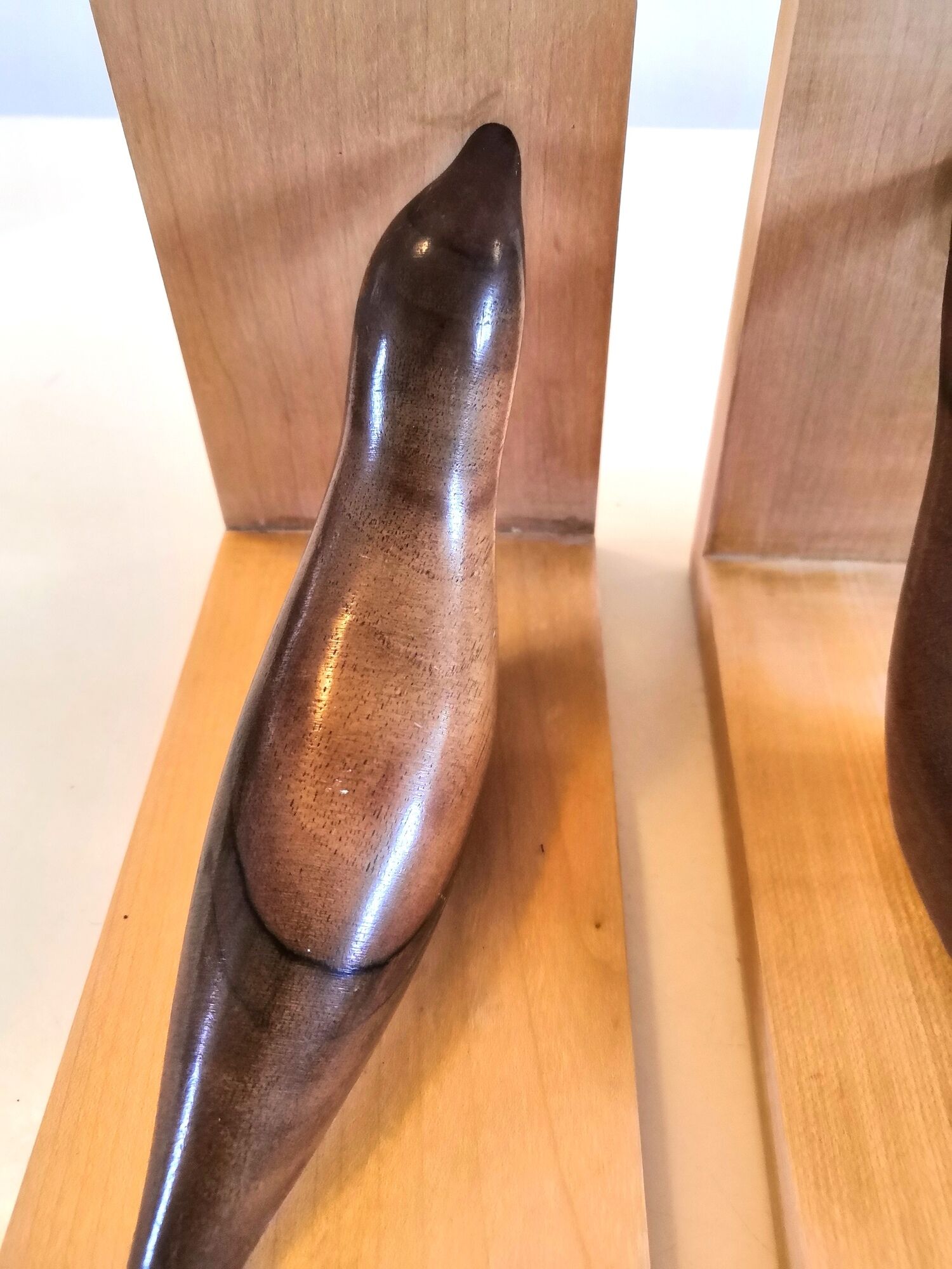 Paire de serre livres aux otaries design années 70