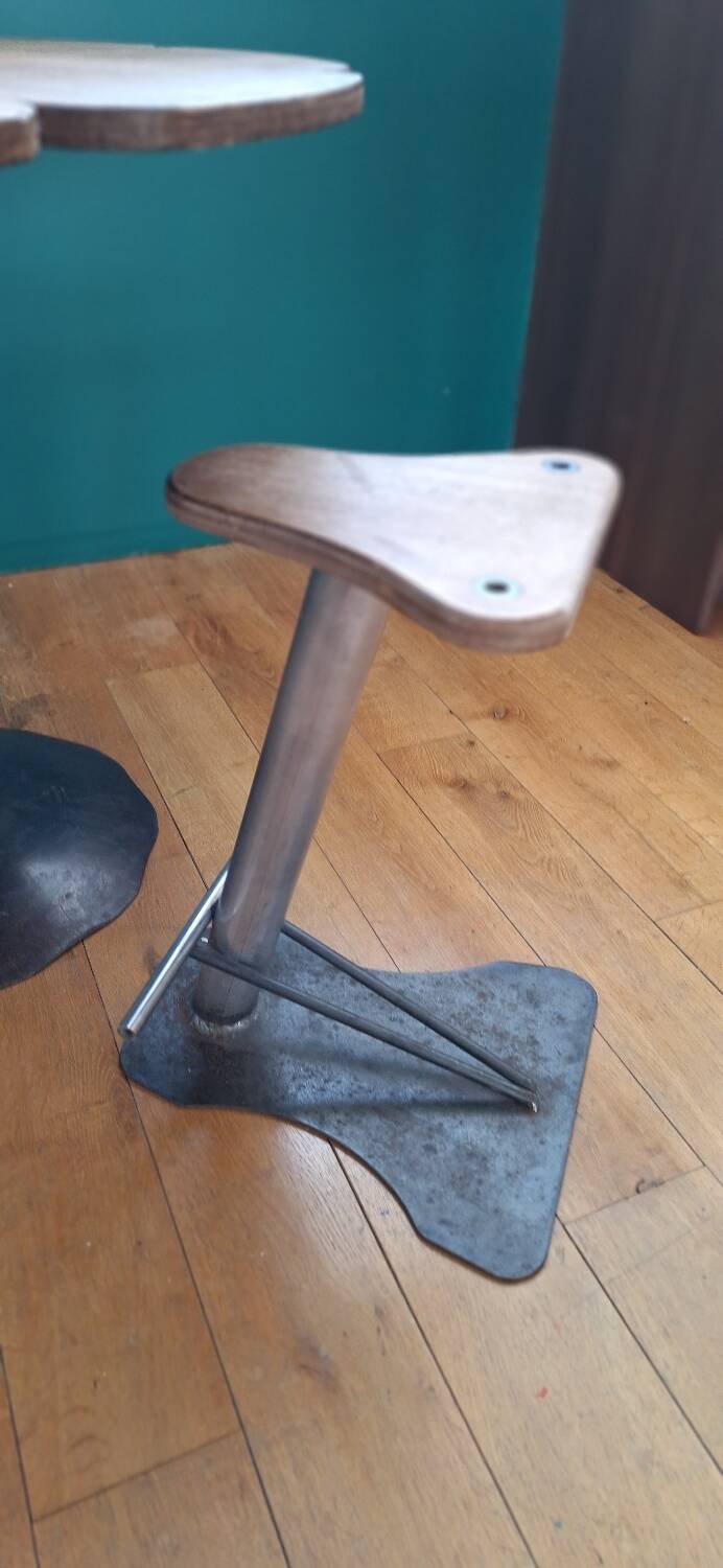 Round table with flowers