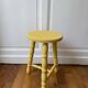 Tabouret haut en bois jaune