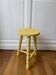 Tabouret haut en bois jaune