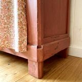 Very terracotta to curtain