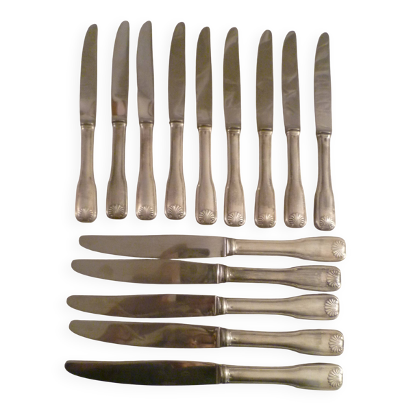 Service de 5 couteaux de table /9 couteaux a dessert en met.argente mod.coquille