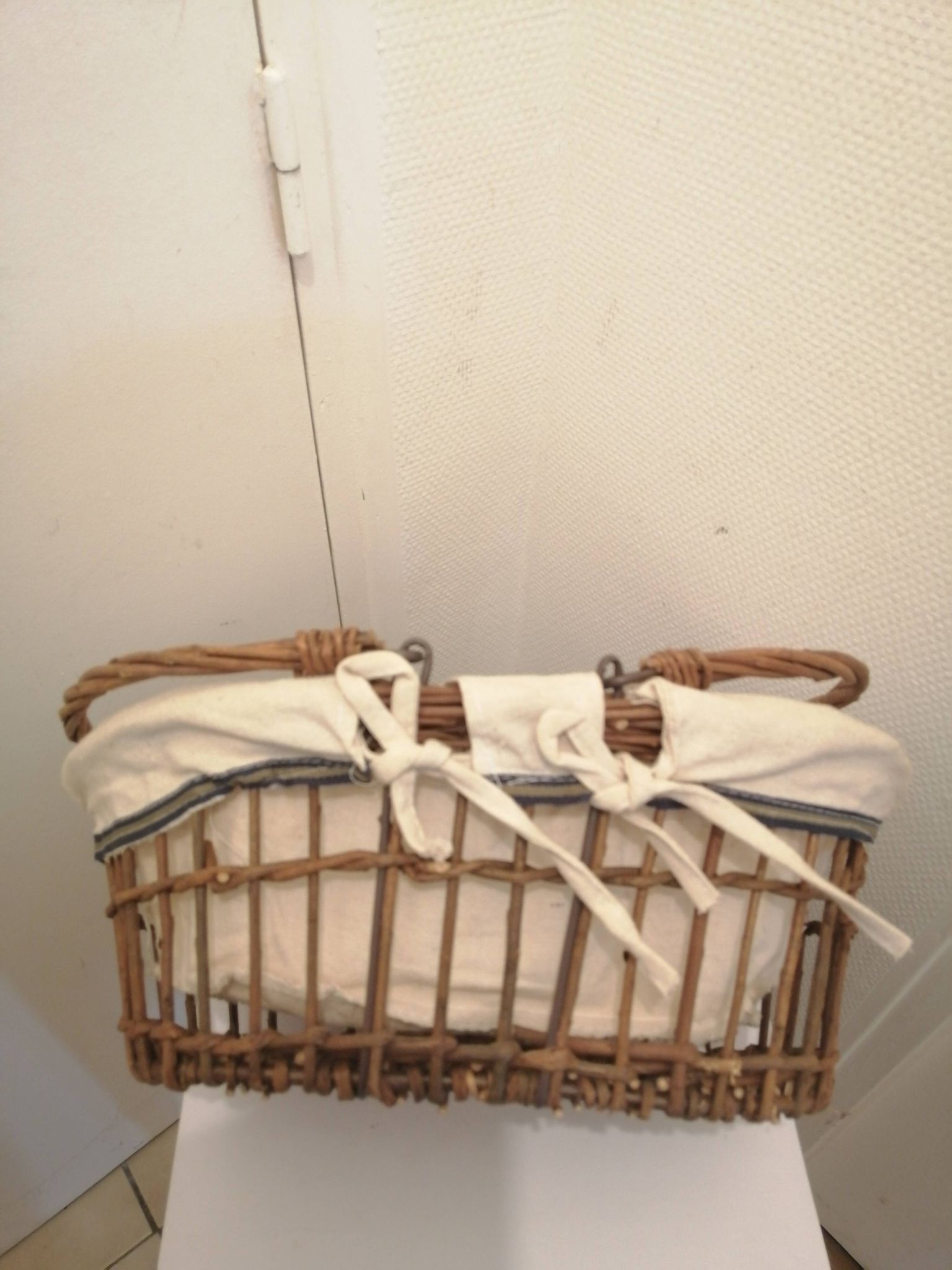 Panier en osier avec deux anses