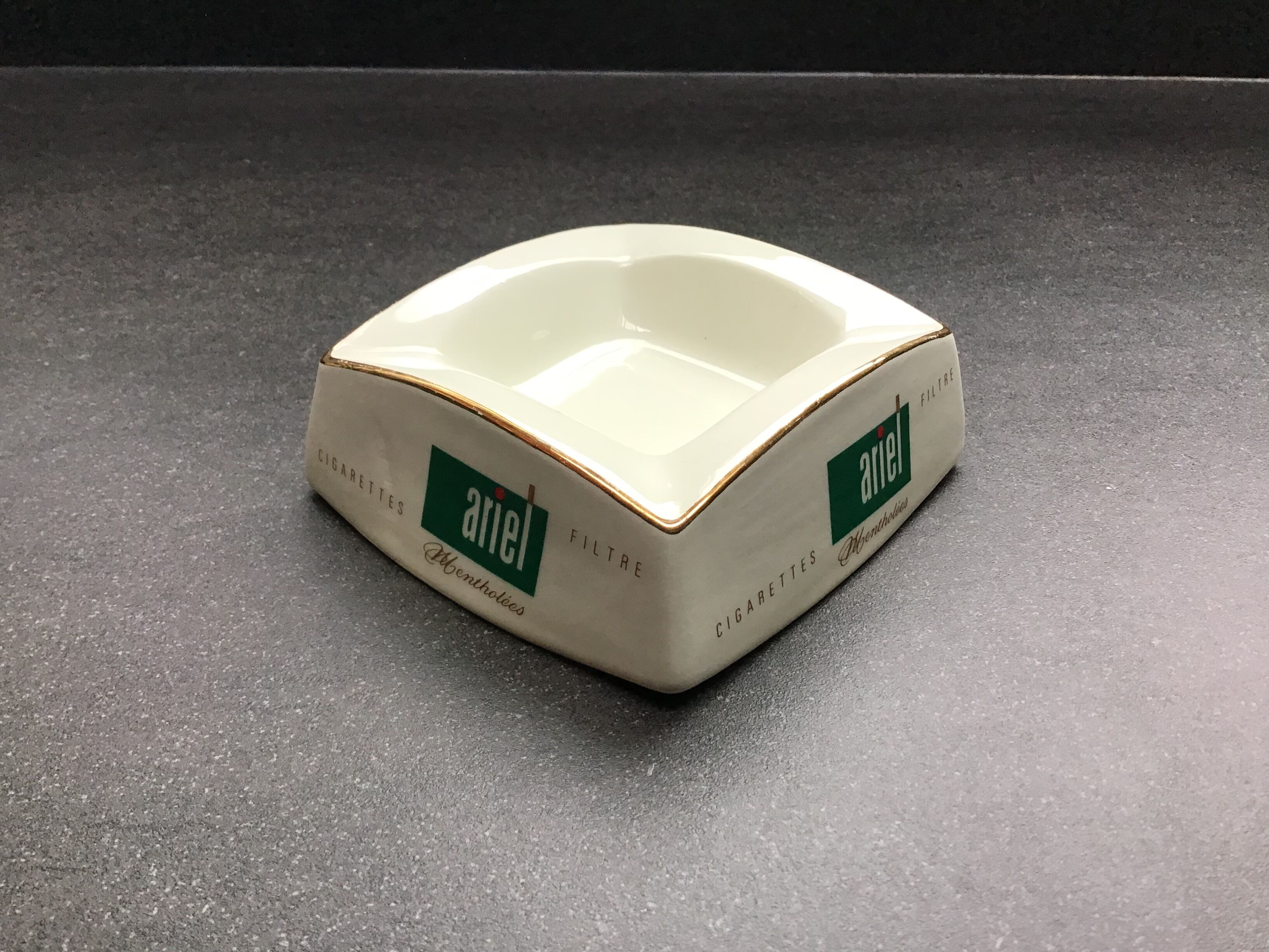 Ariel cigarette advertising ashtray - Faïencerie de Longchamp