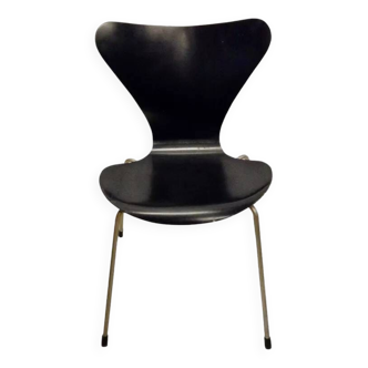 Arne Jacobsen Series 7 Chair