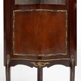 Vitrine d'angle de style Louis XV avec verre bombé, vers 1950