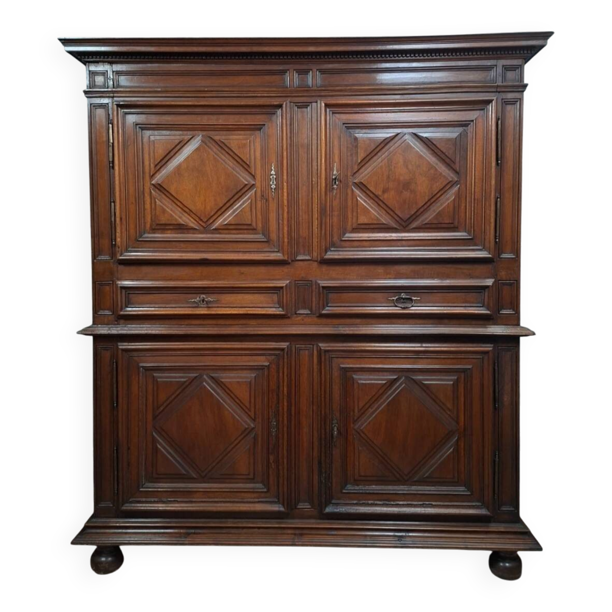 buffet with two bodies in walnut – Work from the Louis XIII period – 17th century