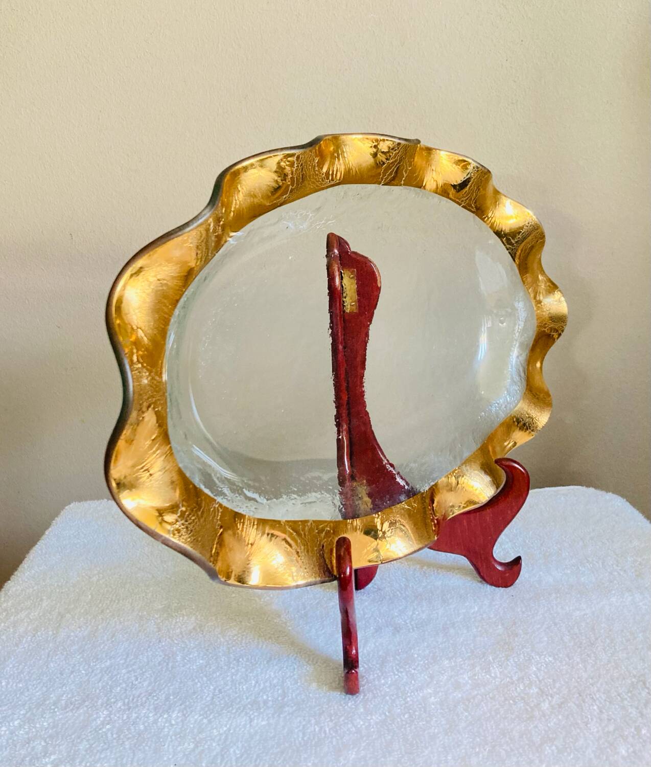 Oval dish signed Annie Glass 38/35 made in the USA wavy edge gilded with fine gold