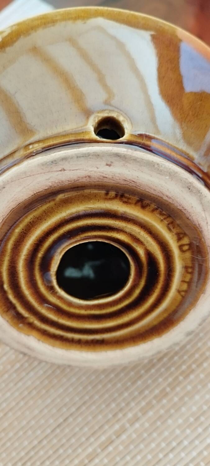 Enamelled ceramic lamp base