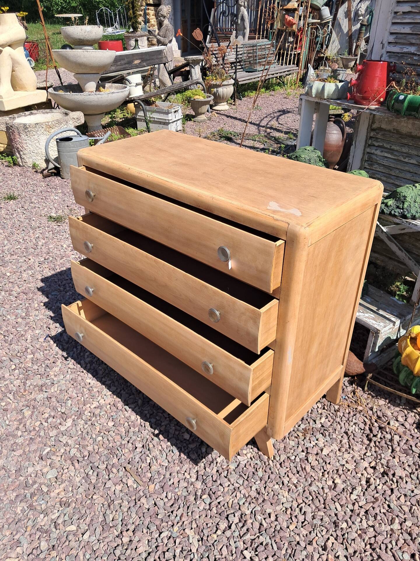 Chest of drawers