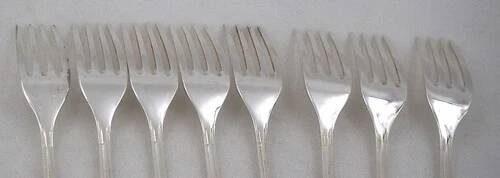 8 fourchettes et 6 couteaux de table Christofle Hotel