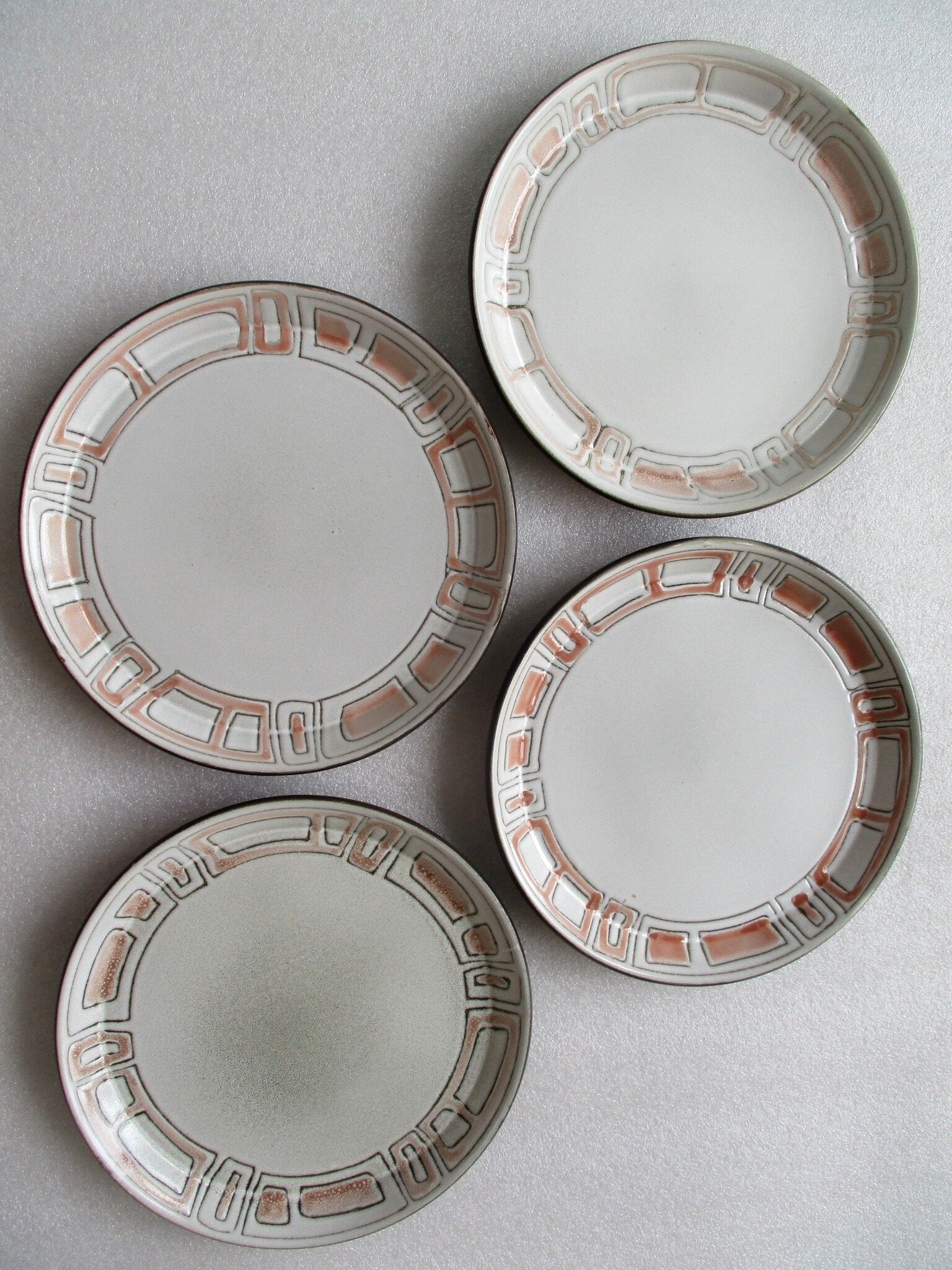 Set of 12 flat plates in niderviller glazed stoneware