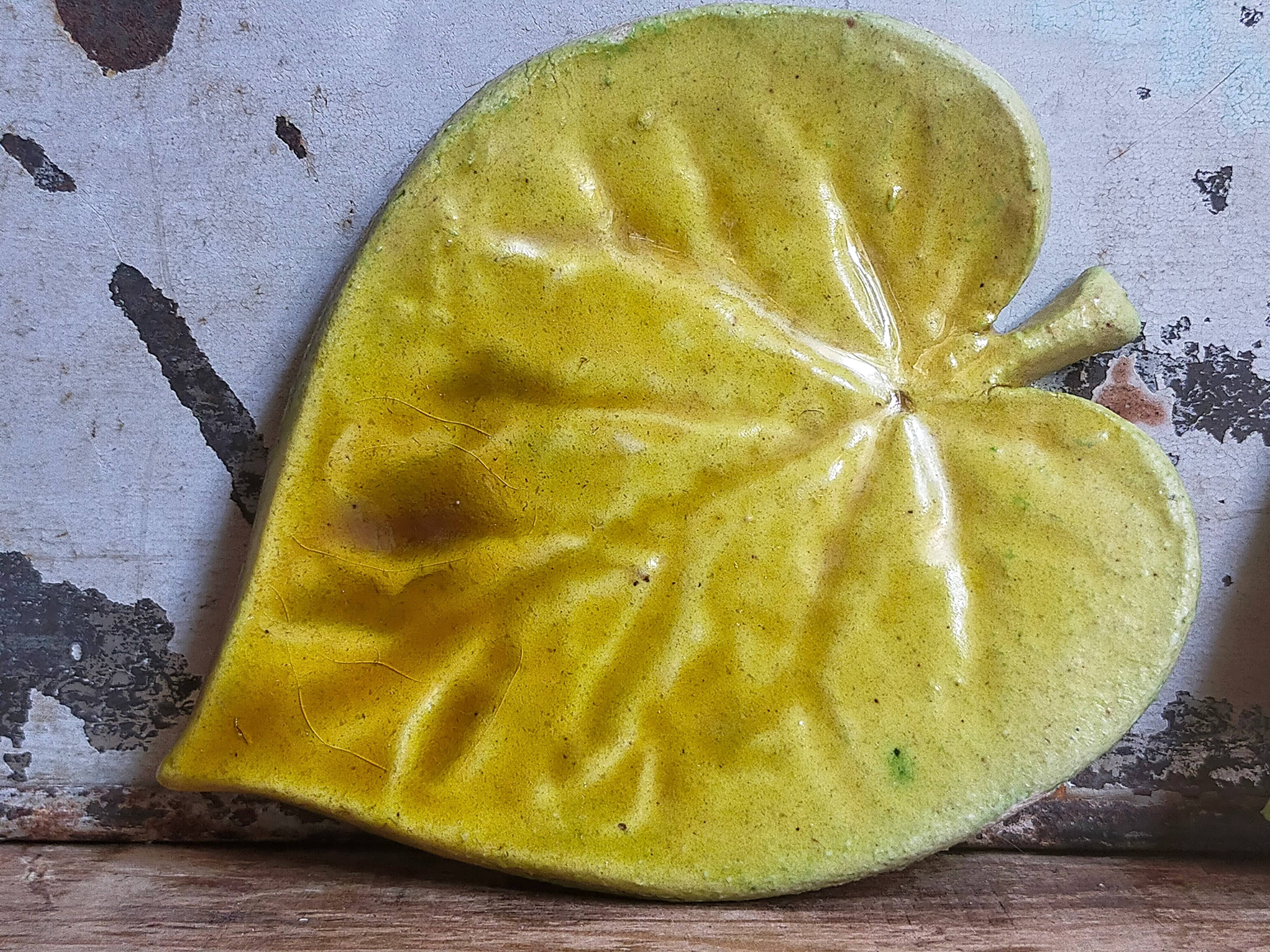 Four ceramic leaf cups from Les potiers d’Accolay