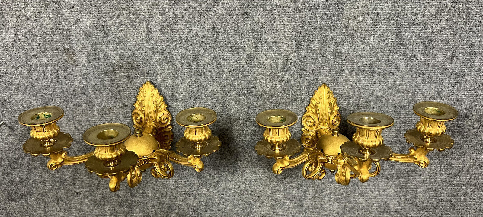 Pair of sconces period Consulate (18th) in gilded bronze with two patinas