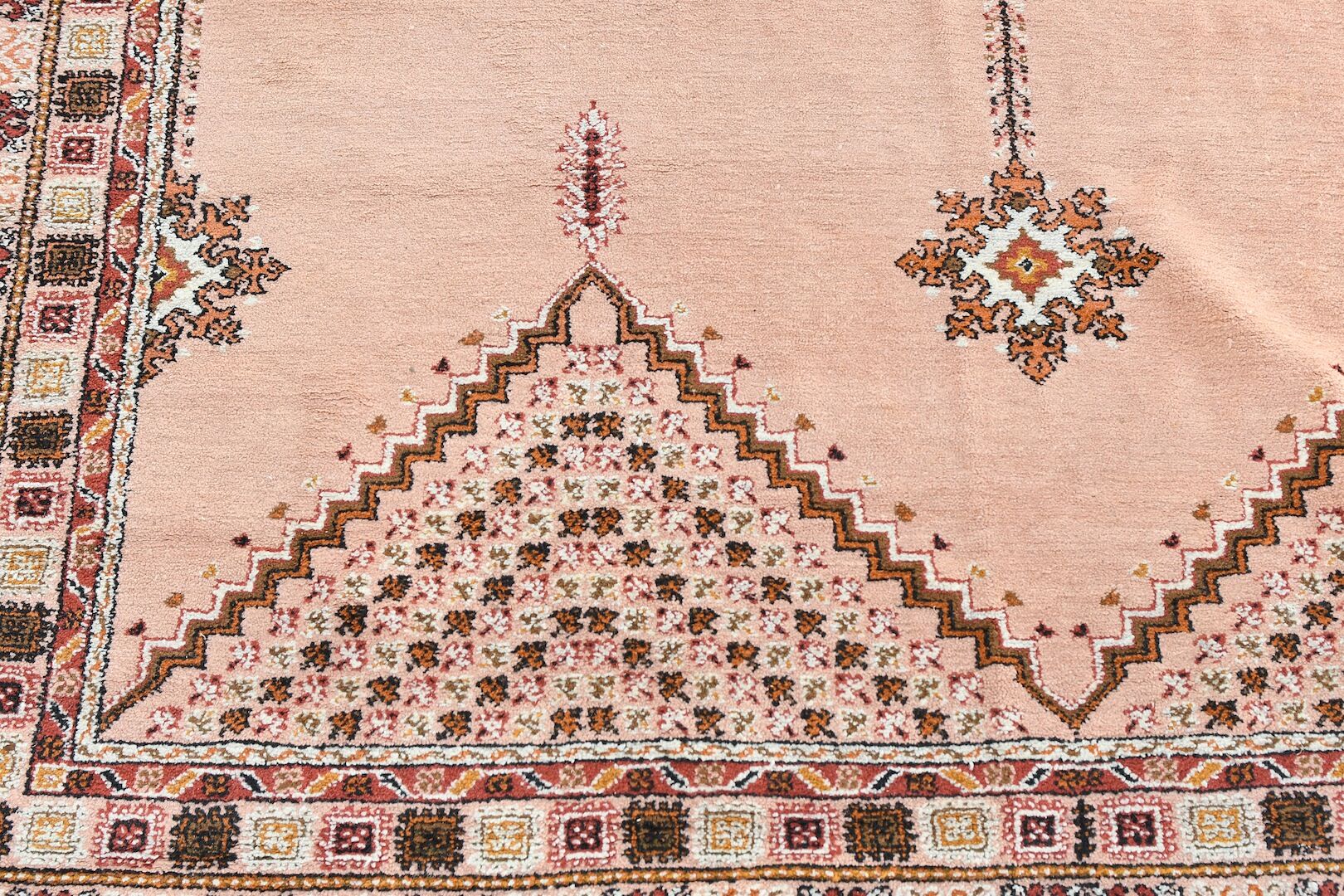 Moroccan carpet 370x250