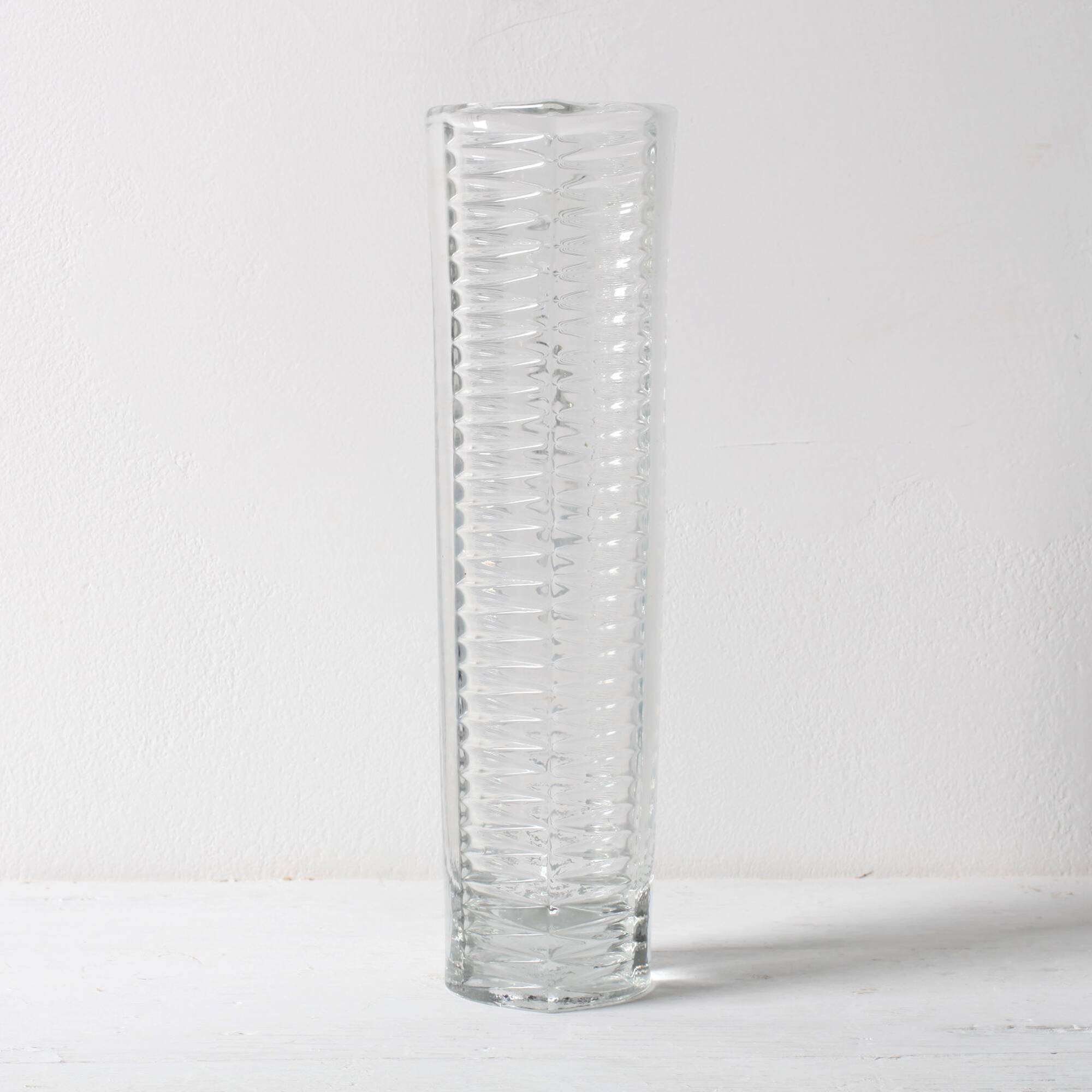 Vase vintage en verre pressé clair et élégant par Miloš Filip / Nemšová / 1962
