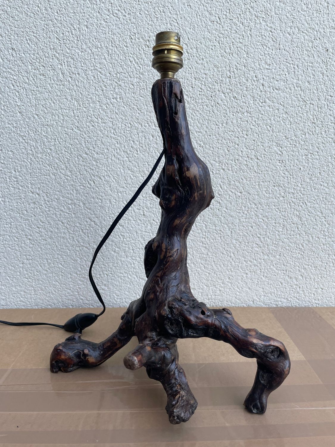 Lampe brutaliste pied de vigne
