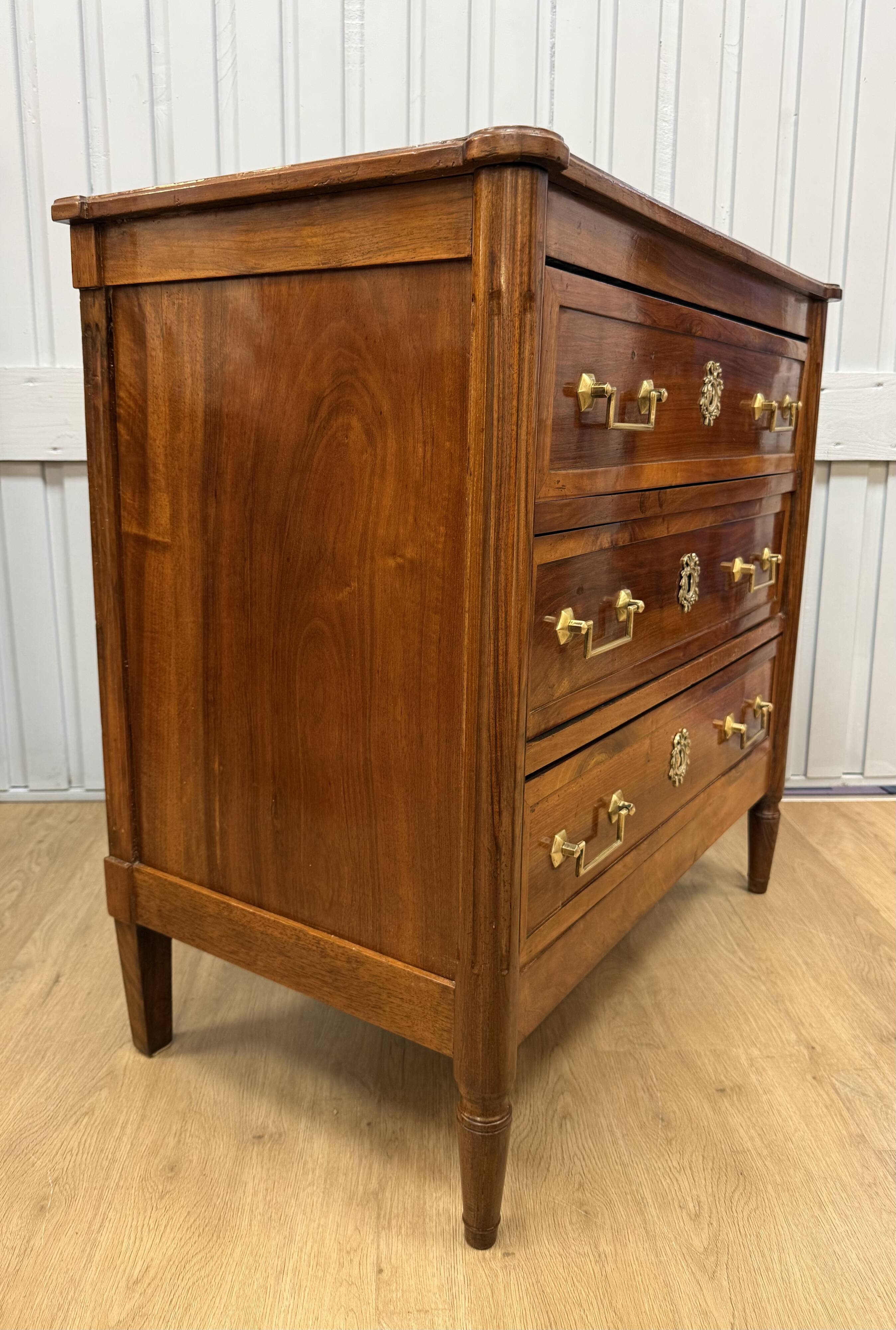 Small chest of drawers in Louis XVI style