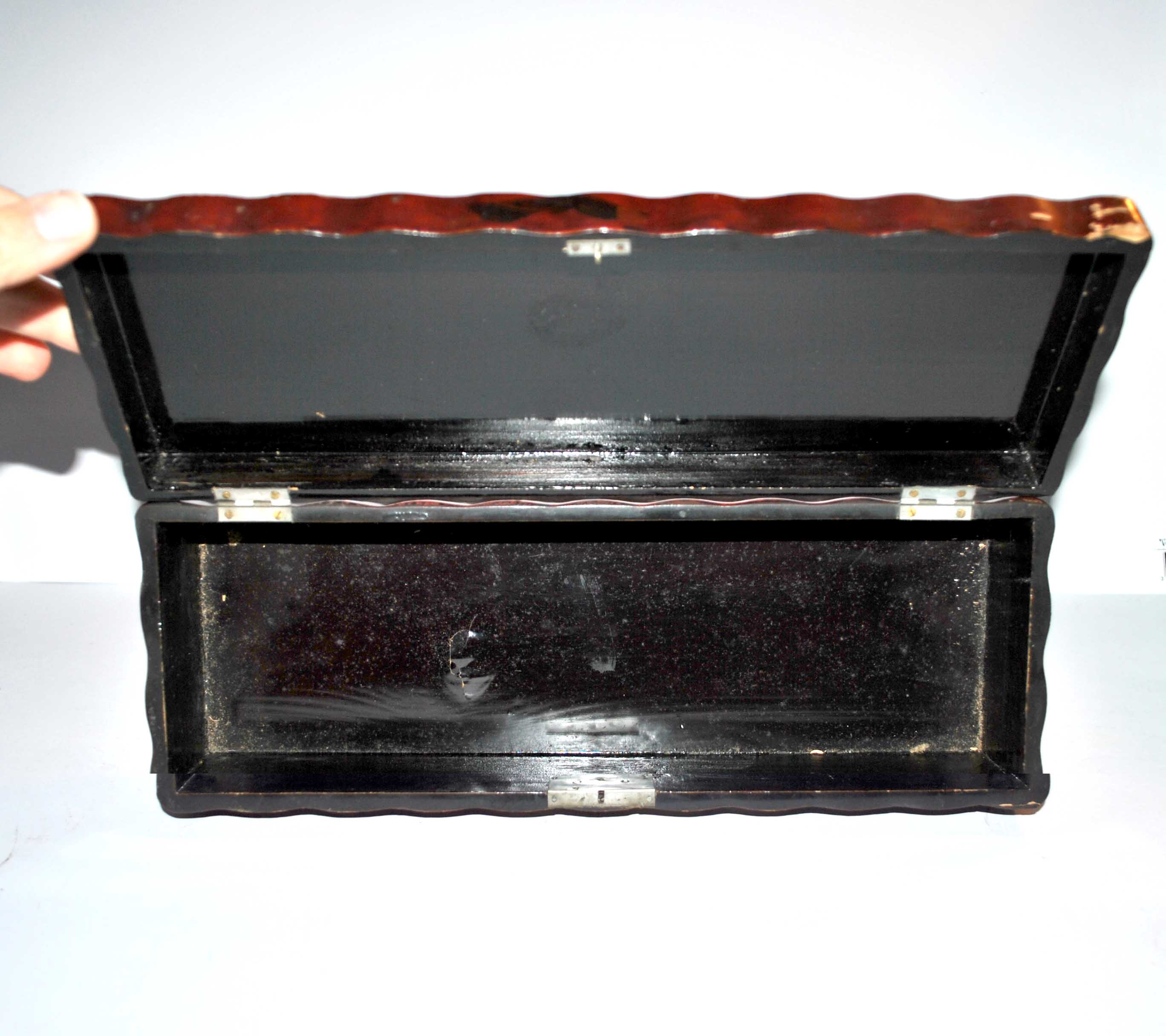 Antique glove box in Red China Lacquer decorated with golden birds