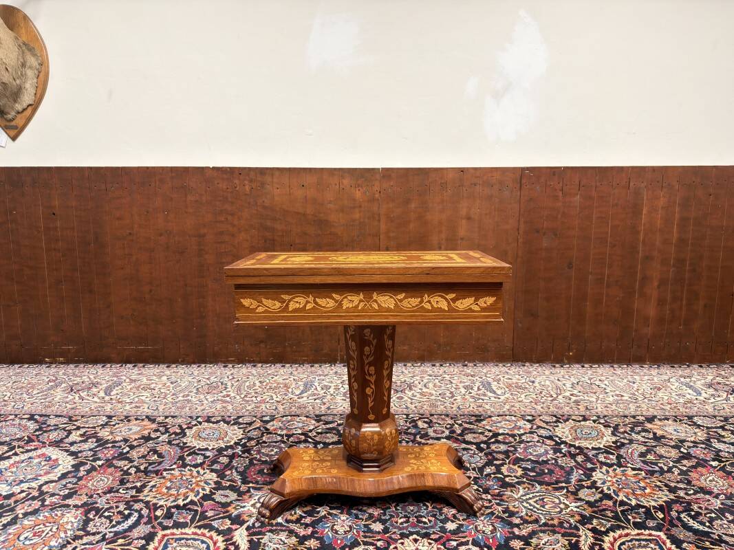 Table de jeu marquetée hollandaise du XIXe siècle