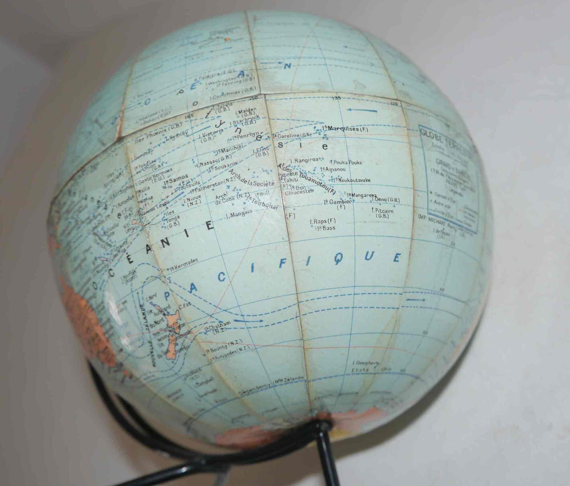 Old cardboard globe Girard and Barrère 50's