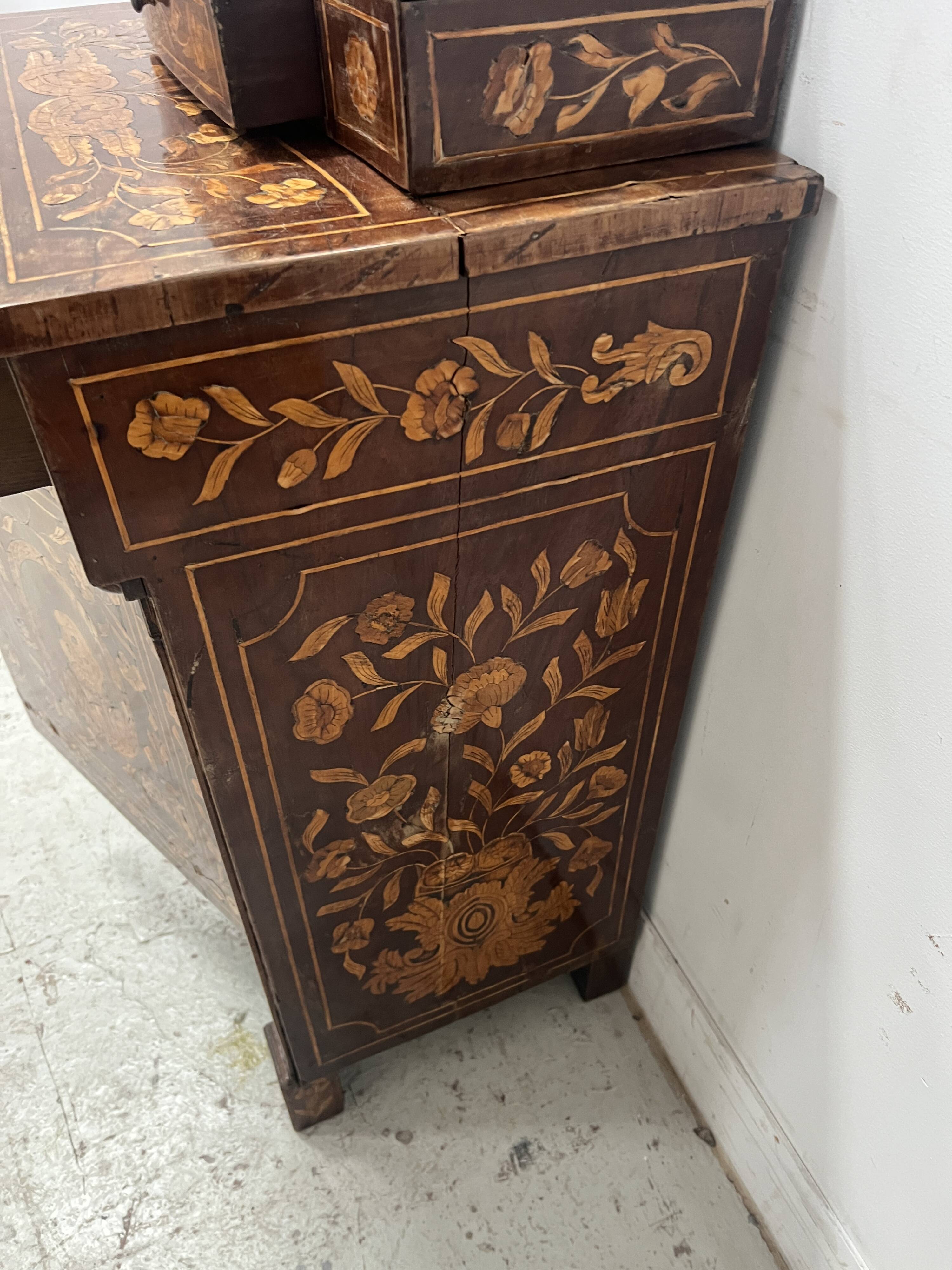 Dutch marquetry dressing table, 19th century.