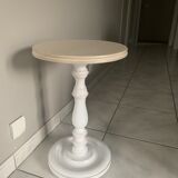 Beautiful little round pedestal table