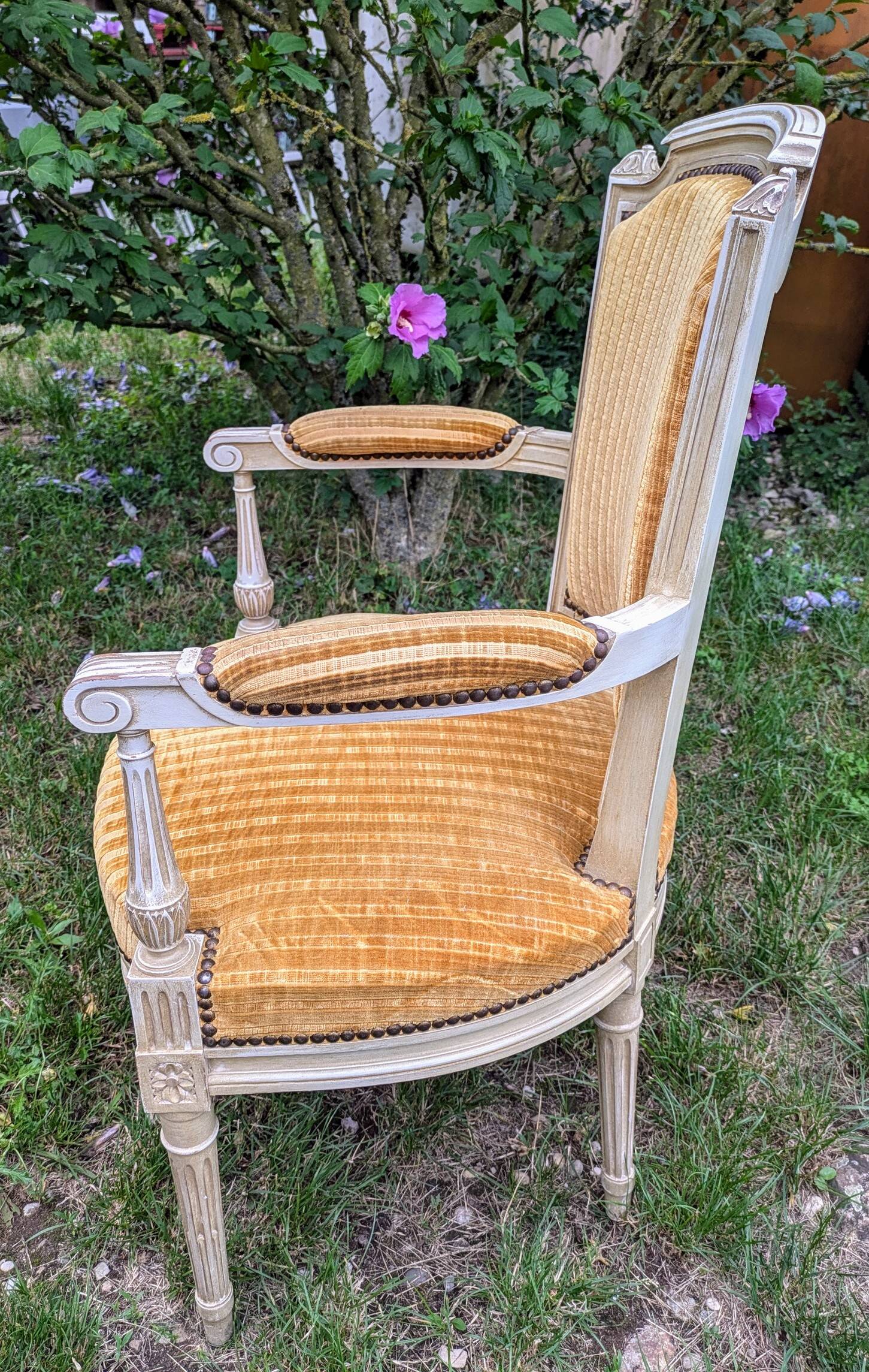 Ensemble Style Louis XVI - fauteuils, bergères et repose pieds