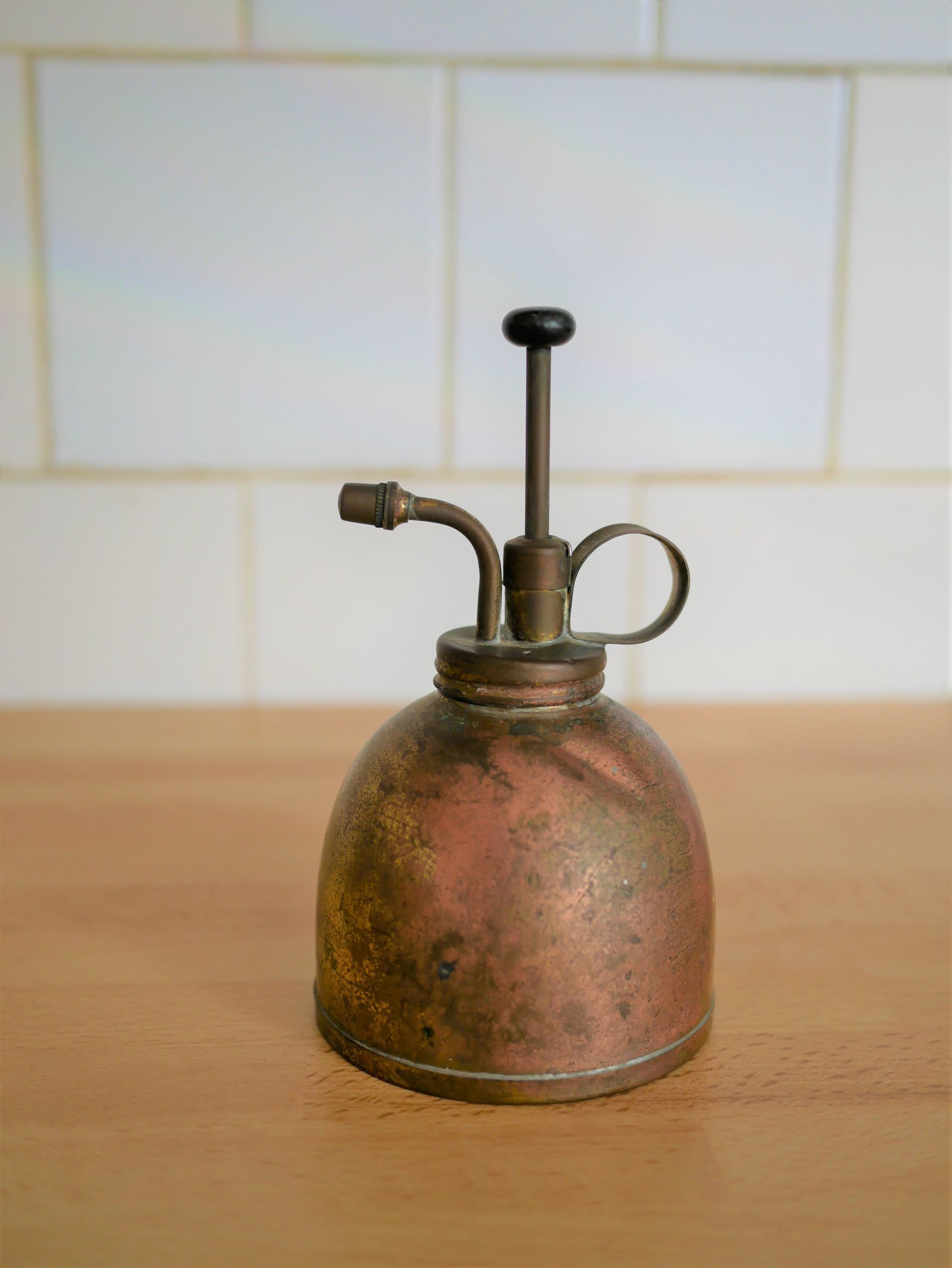 Brass oil can